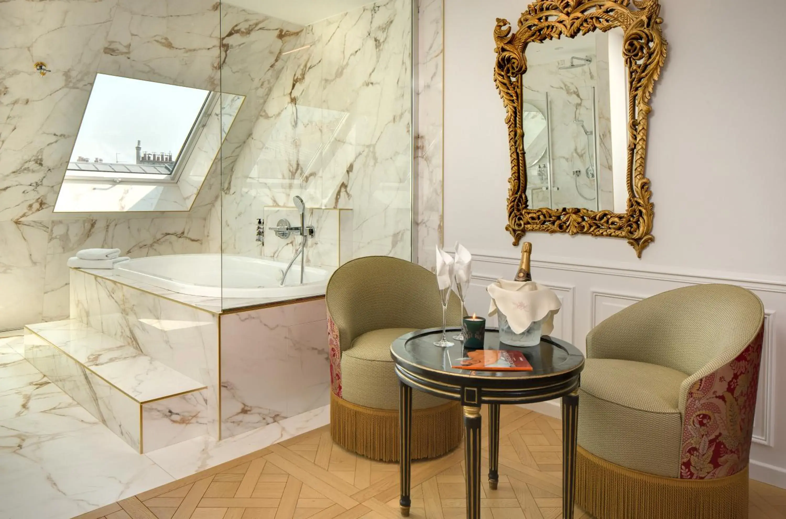 Bed in Hôtel Kleber Paris & Spa Bed in Hôtel Kleber Paris & Spa