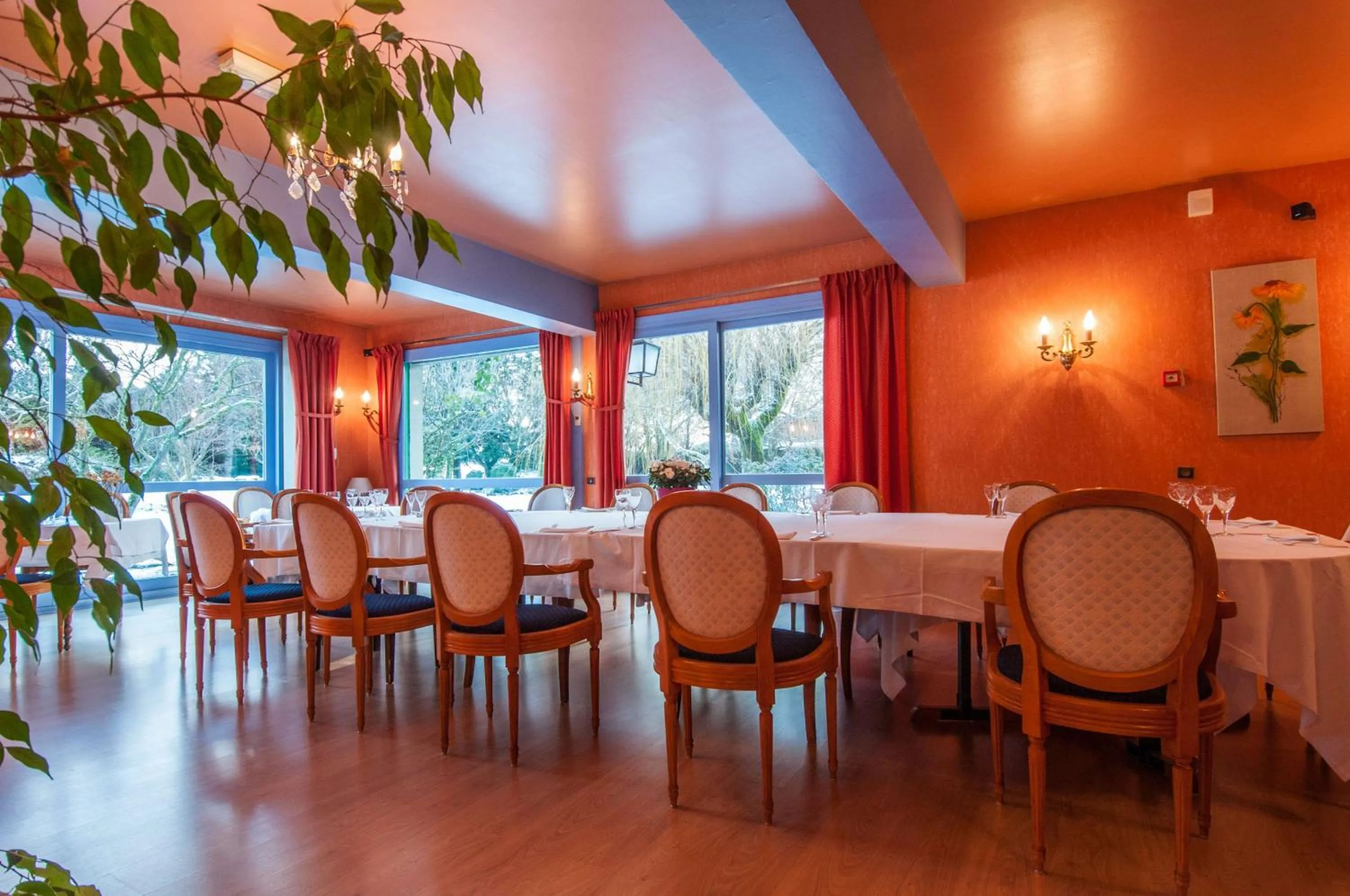 Restaurant/places to eat in Brit Hotel Florimont