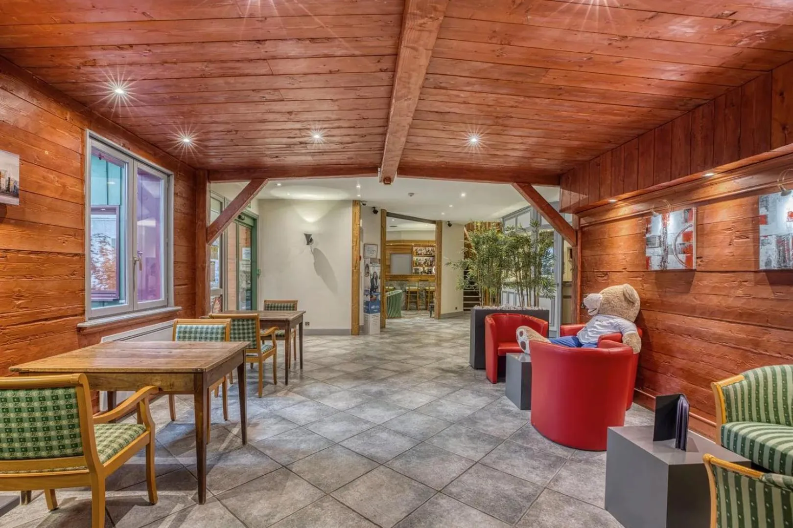 Lobby or reception in Brit Hotel Florimont