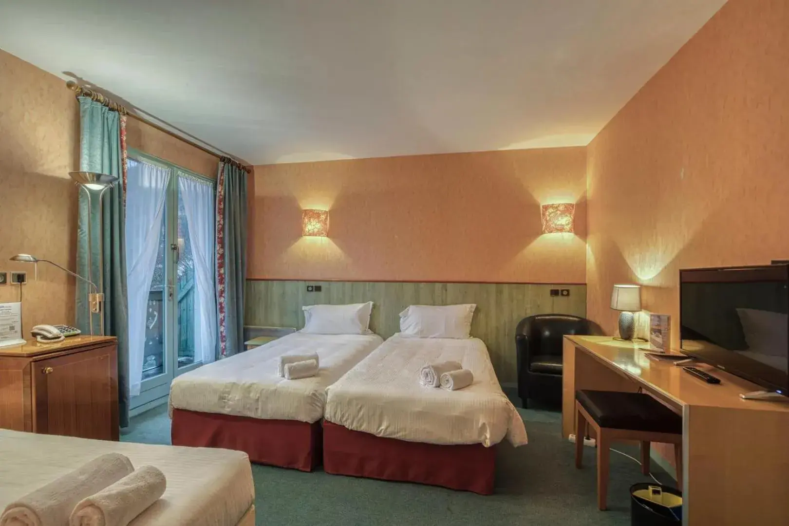 Photo of the whole room, Bed in Brit Hotel Florimont Photo of the whole room, Bed in Brit Hotel Florimont