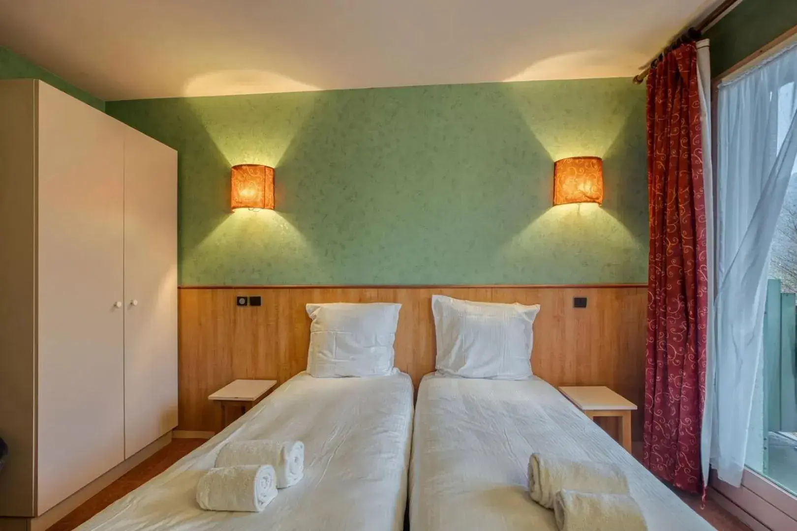 Photo of the whole room, Bed in Brit Hotel Florimont Photo of the whole room, Bed in Brit Hotel Florimont