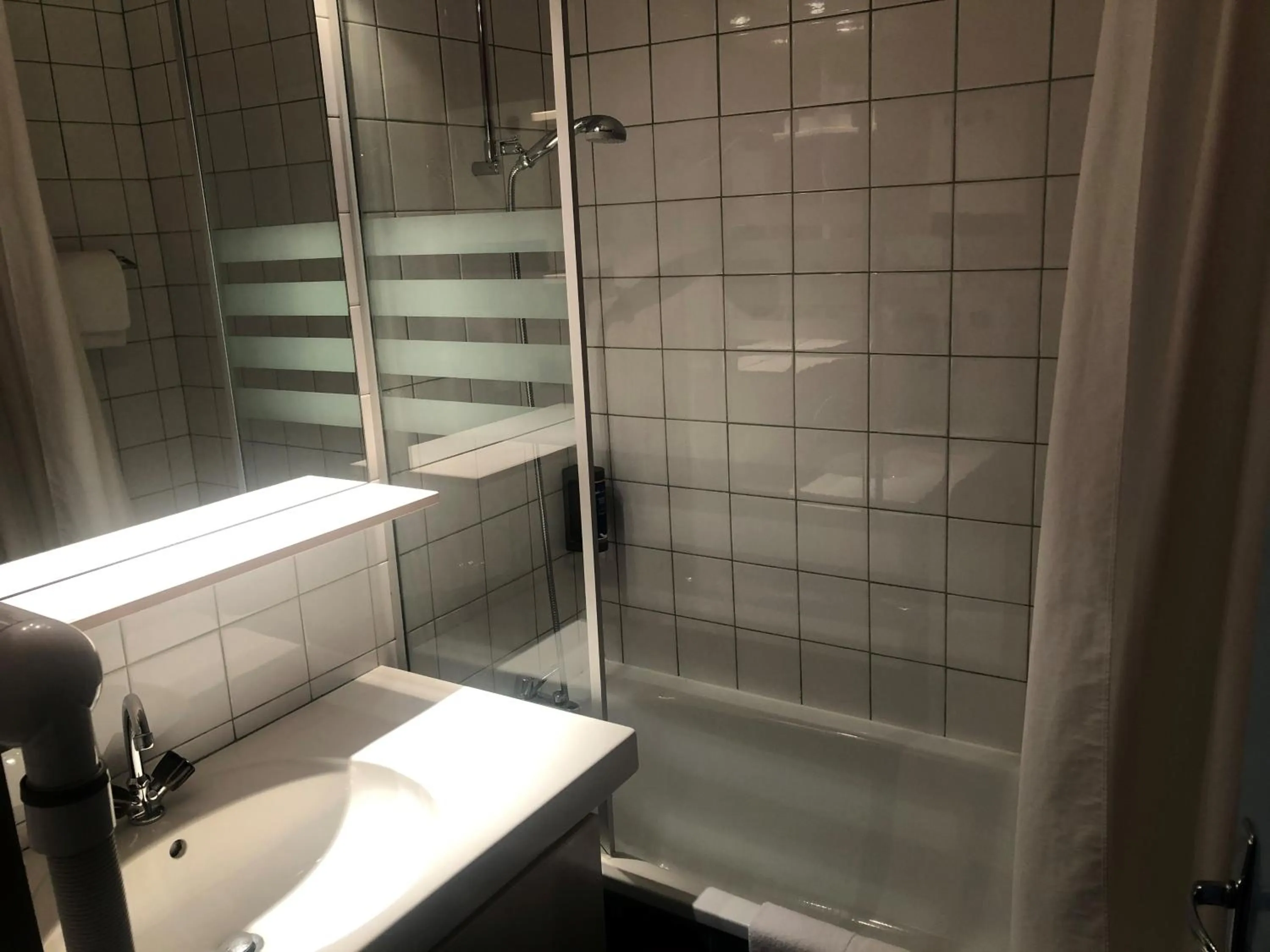 Bathroom in Brit Hotel Florimont