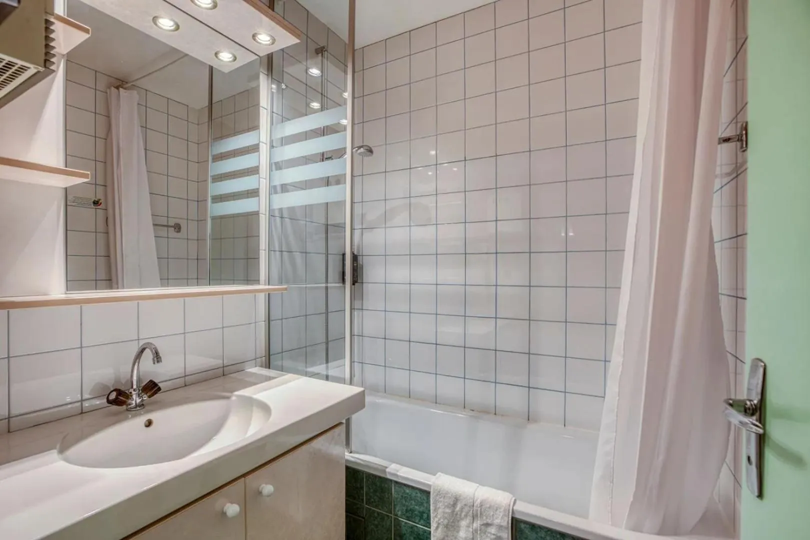 Bathroom in Brit Hotel Florimont