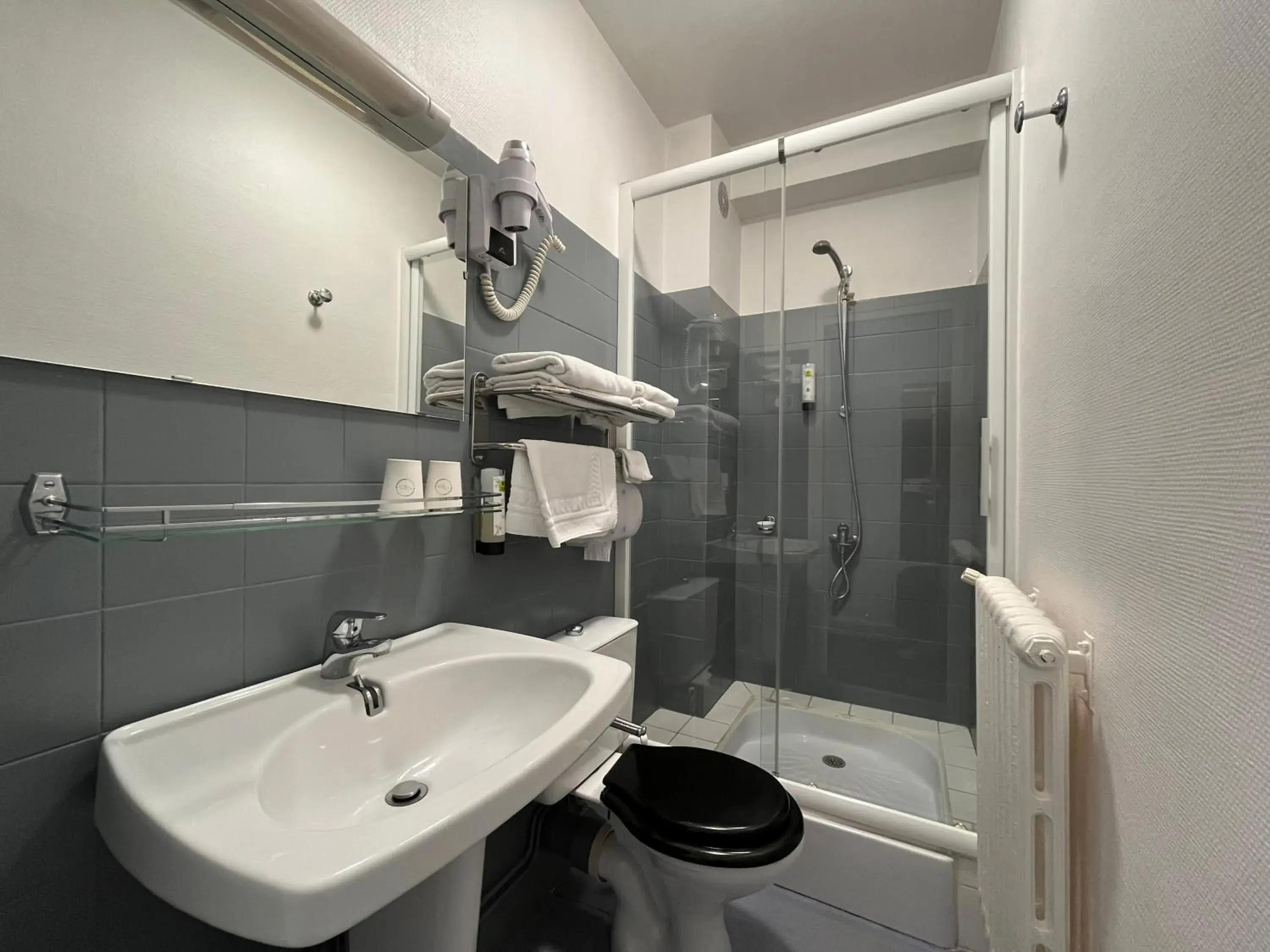 Logis Hôtel & Restaurant de la Barque Logis Hôtel & Restaurant de la Barque