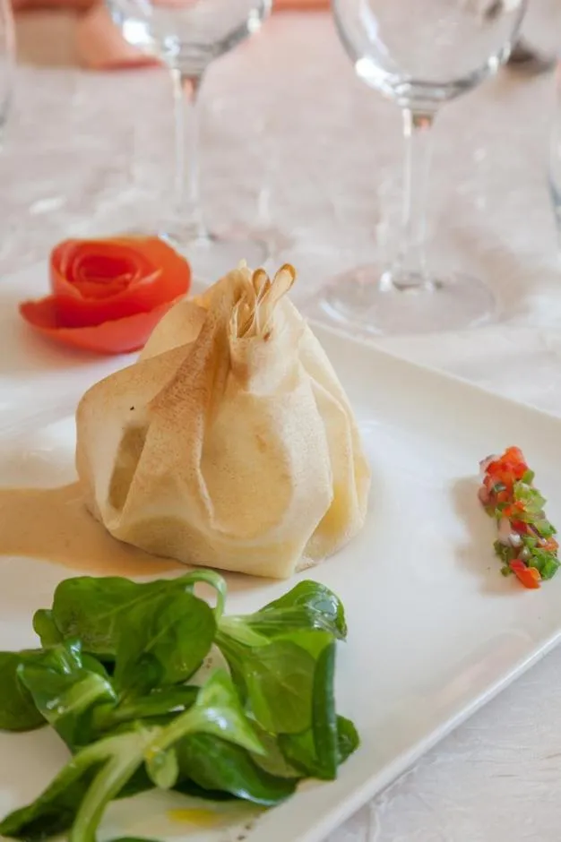 Restaurant/places to eat in Logis Hôtel & Restaurant de la Barque