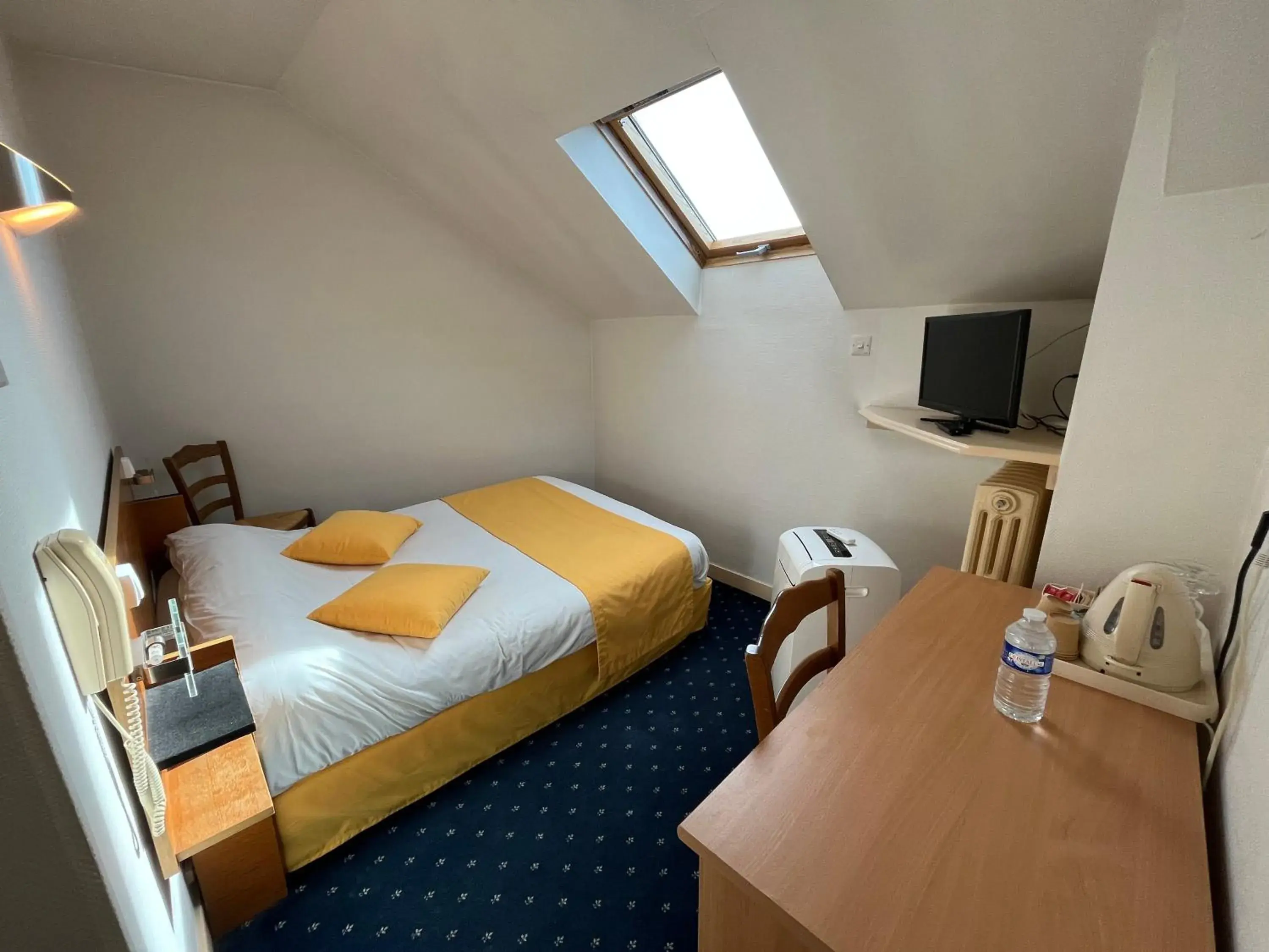 Bedroom, Bed in Logis Hôtel & Restaurant de la Barque Bedroom, Bed in Logis Hôtel & Restaurant de la Barque