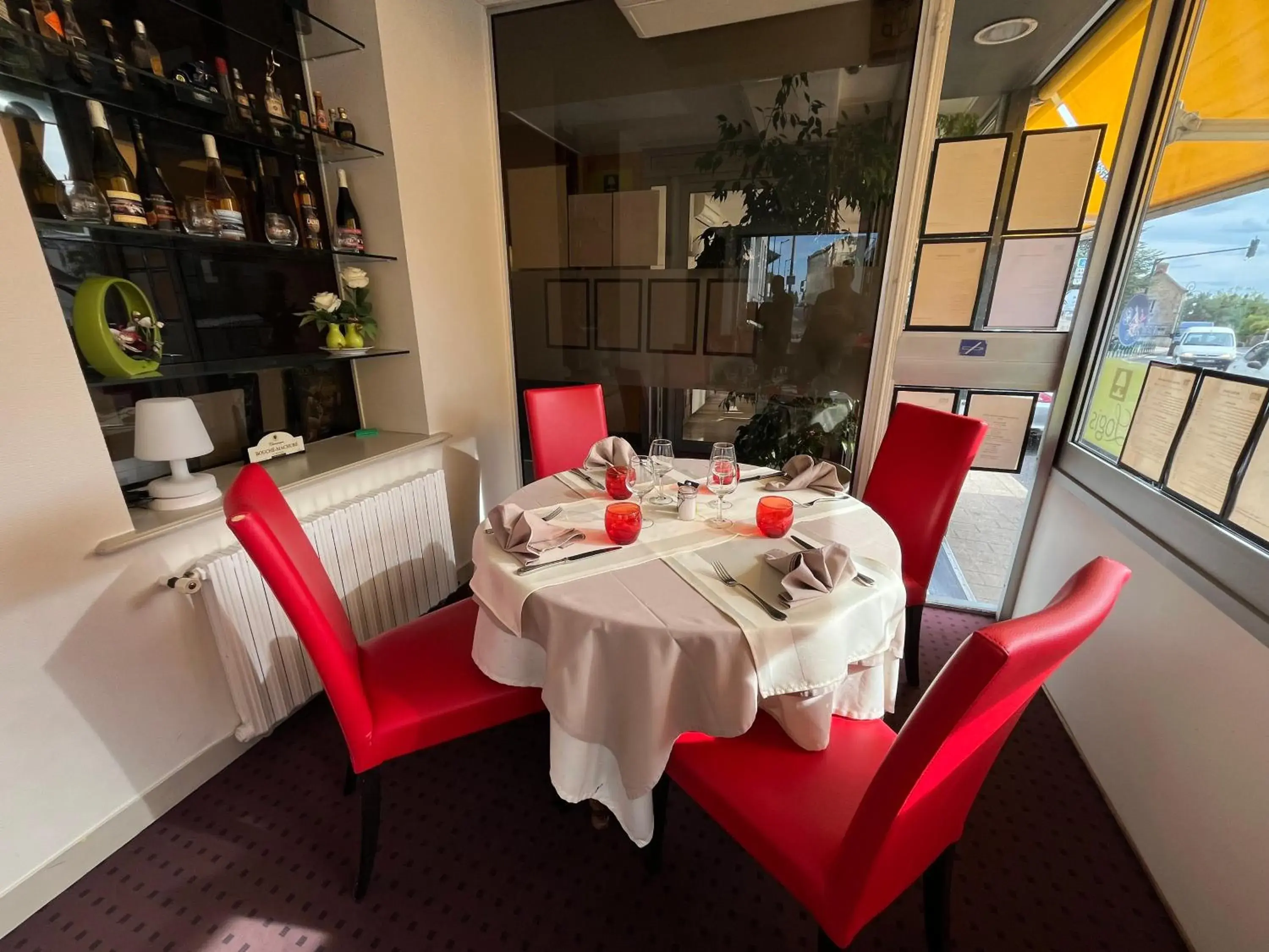 Restaurant/places to eat in Logis Hôtel & Restaurant de la Barque Restaurant/places to eat in Logis Hôtel & Restaurant de la Barque