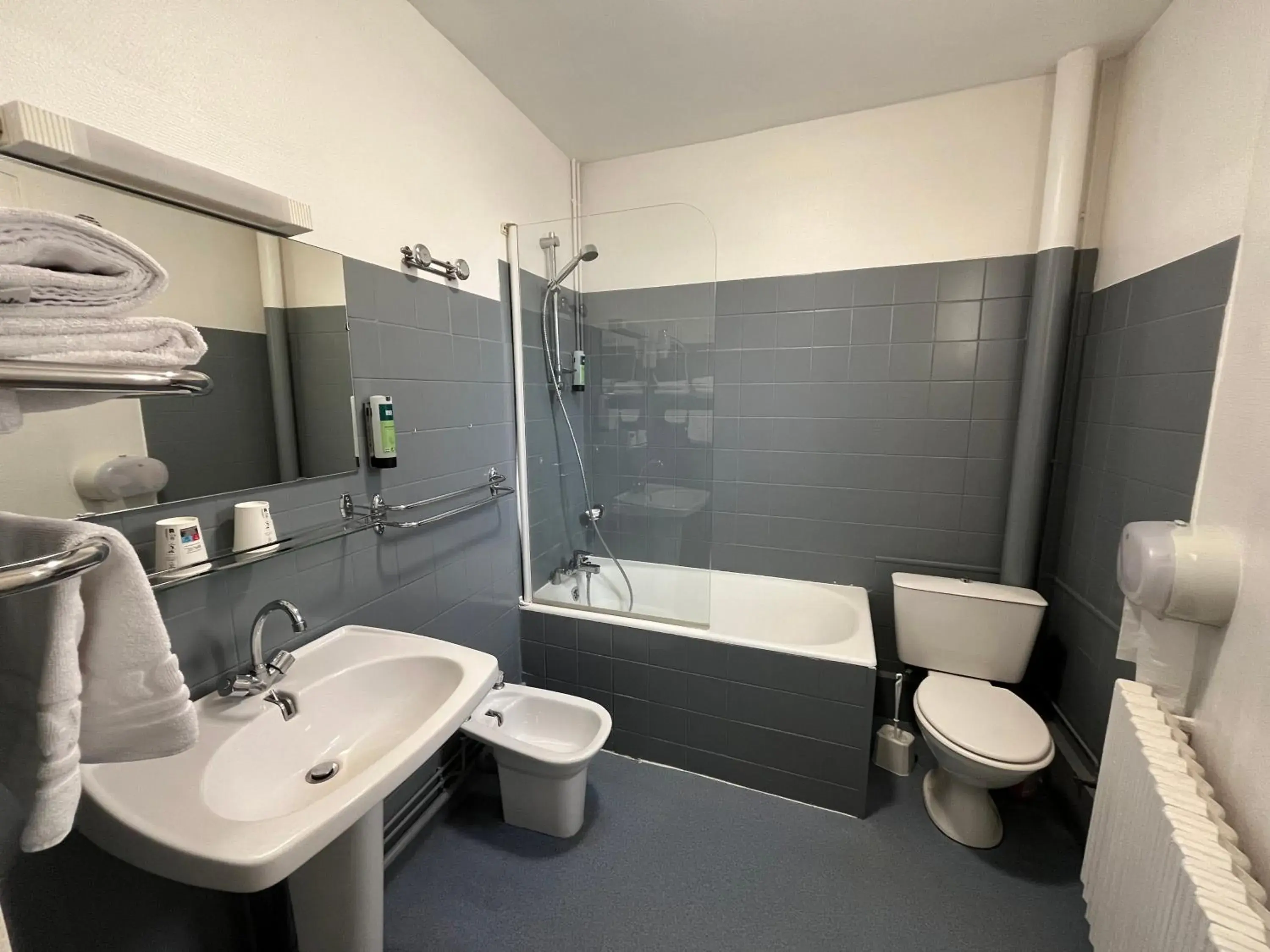 Logis Hôtel & Restaurant de la Barque Logis Hôtel & Restaurant de la Barque