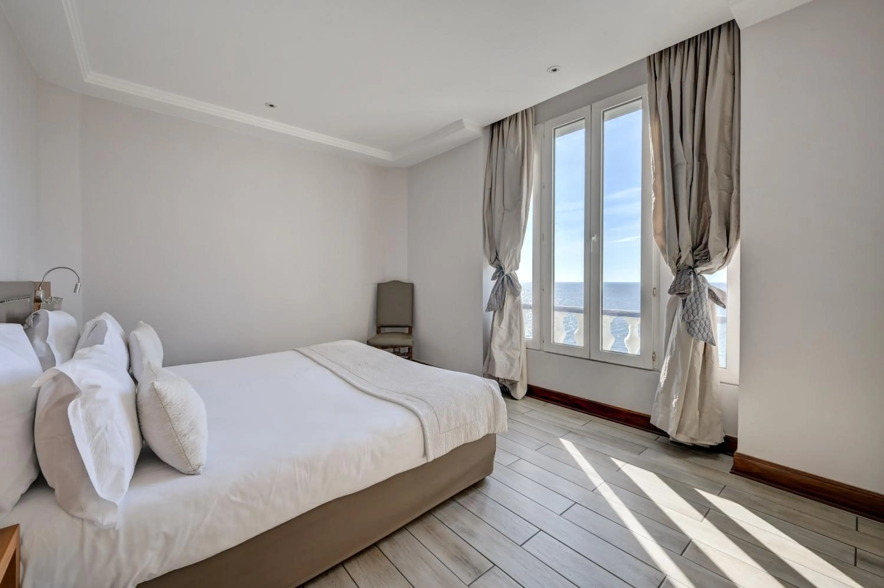 Photo of the whole room, Bed in Le Rhul