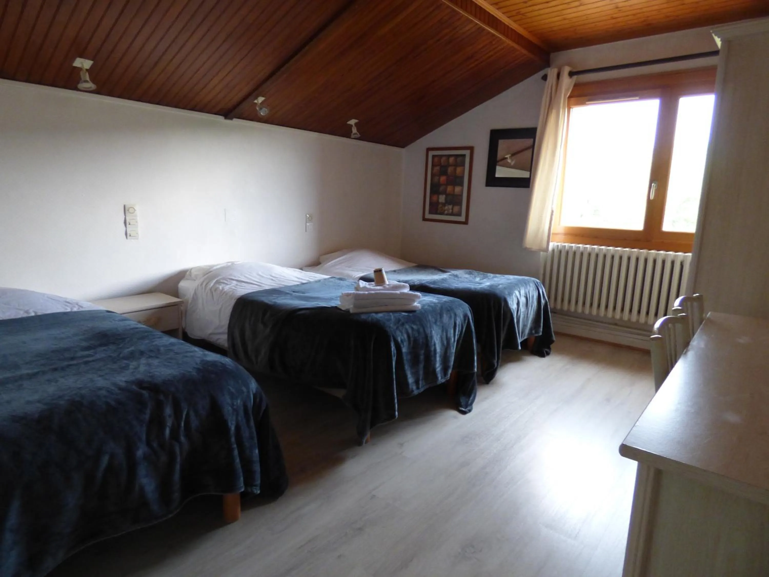 Bed in Logis Hôtels La Crémaillère