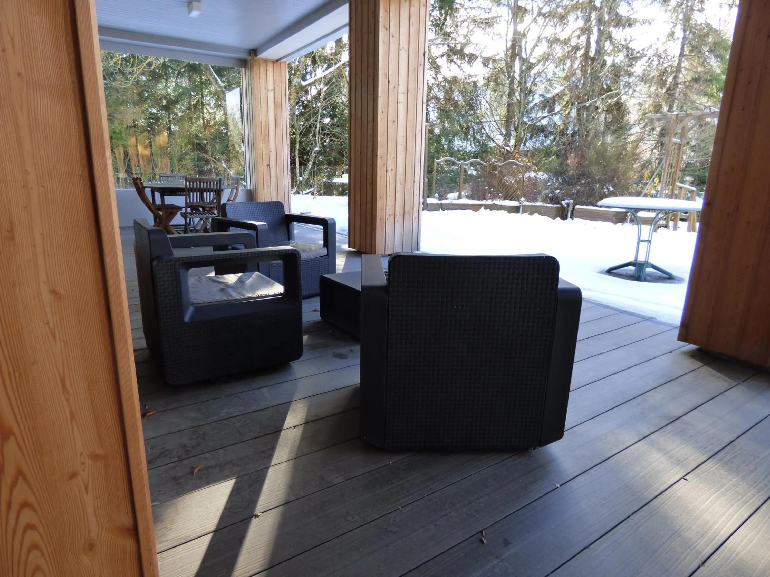 Patio in Logis Hôtels La Crémaillère