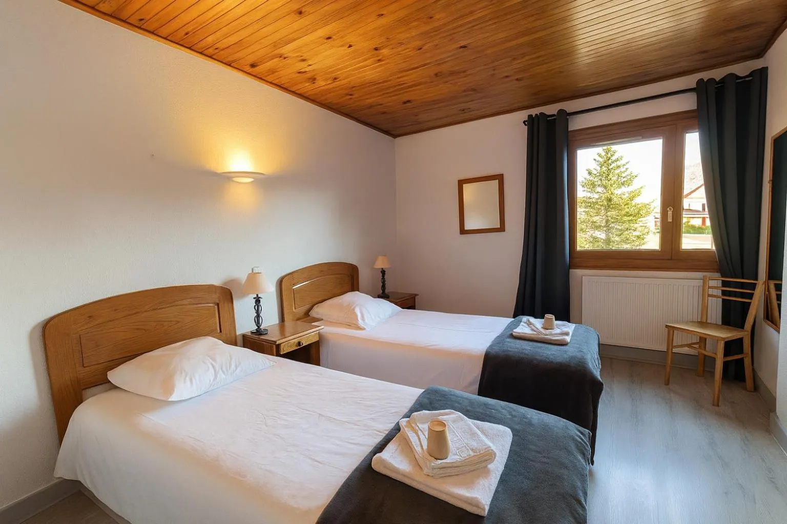 Bed in Logis Hôtels La Crémaillère