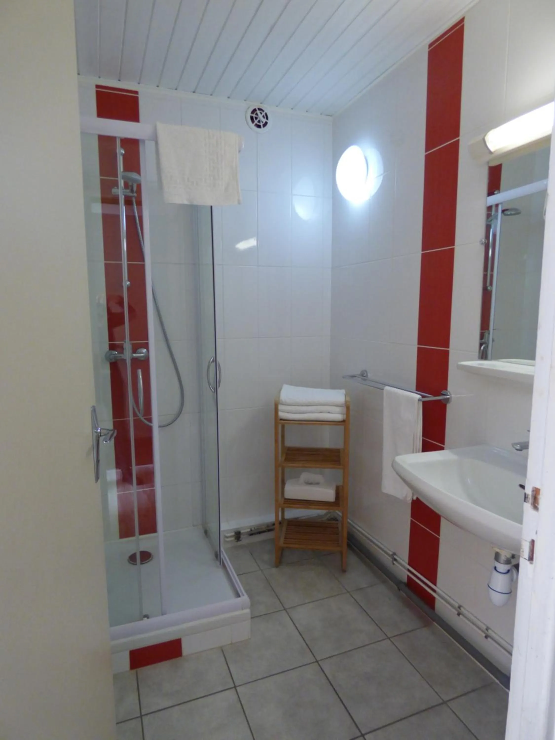 Bathroom in Logis Hôtels La Crémaillère