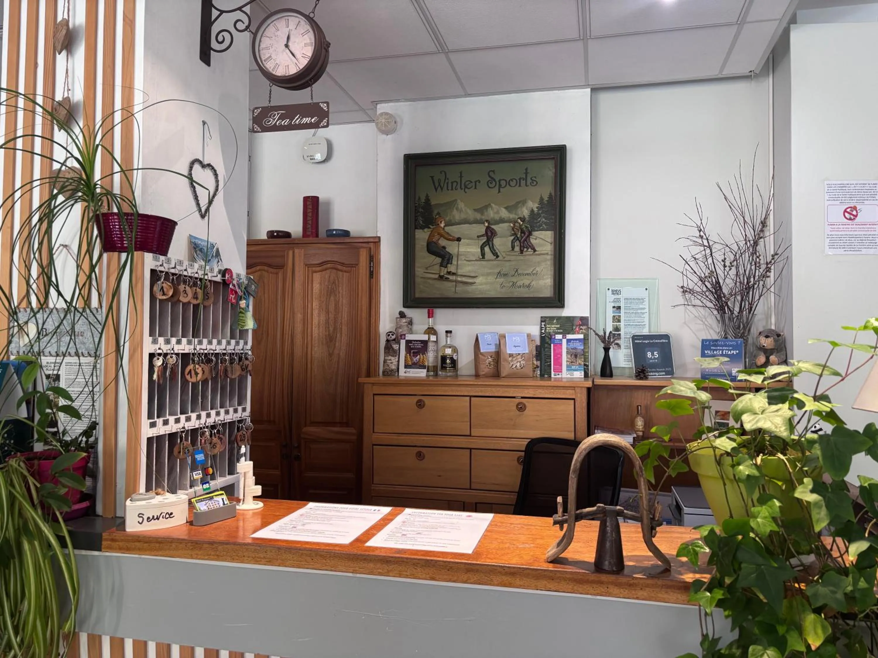 Lobby or reception in Logis Hôtels La Crémaillère