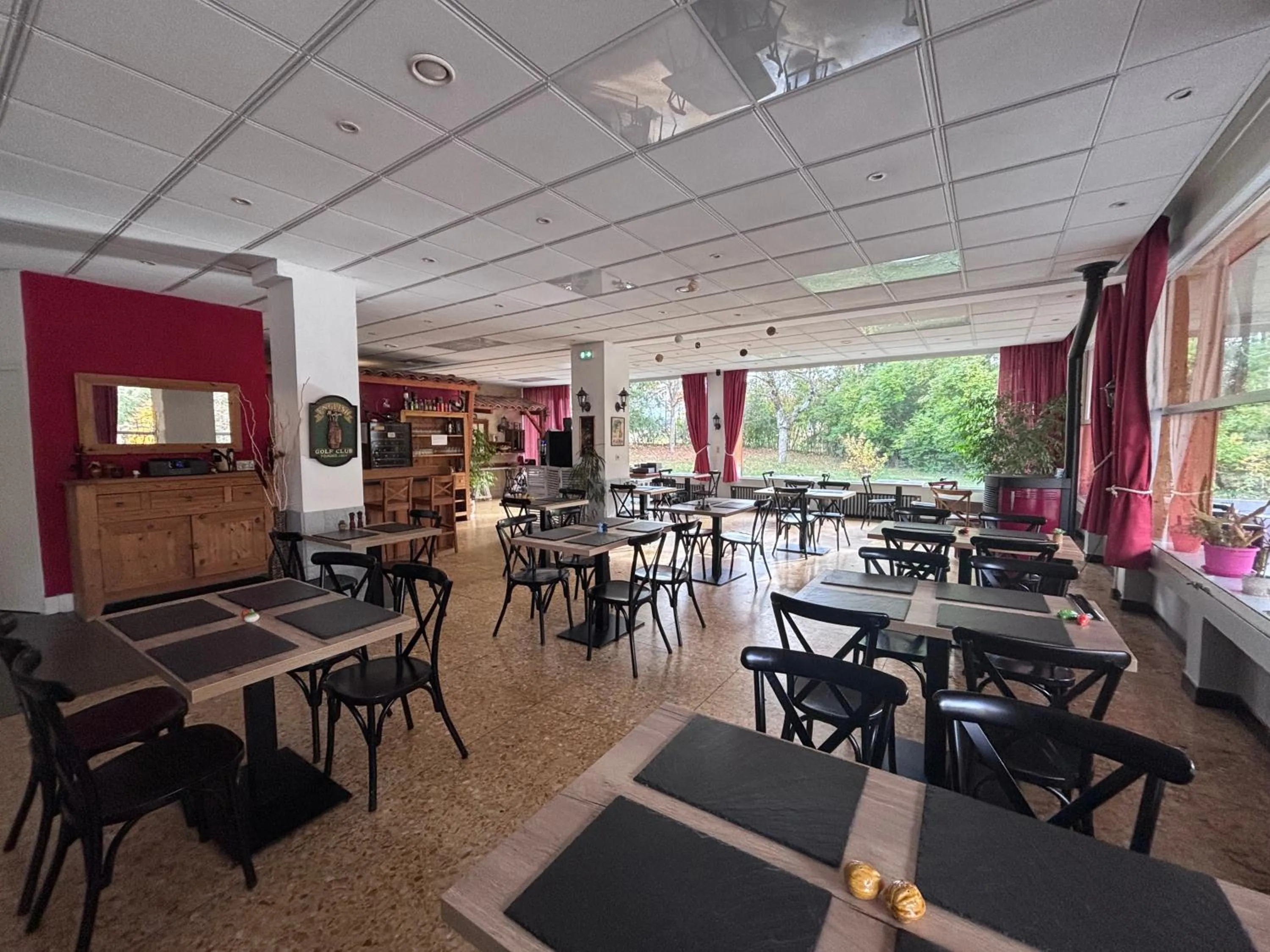 Restaurant/places to eat in Logis Hôtels La Crémaillère