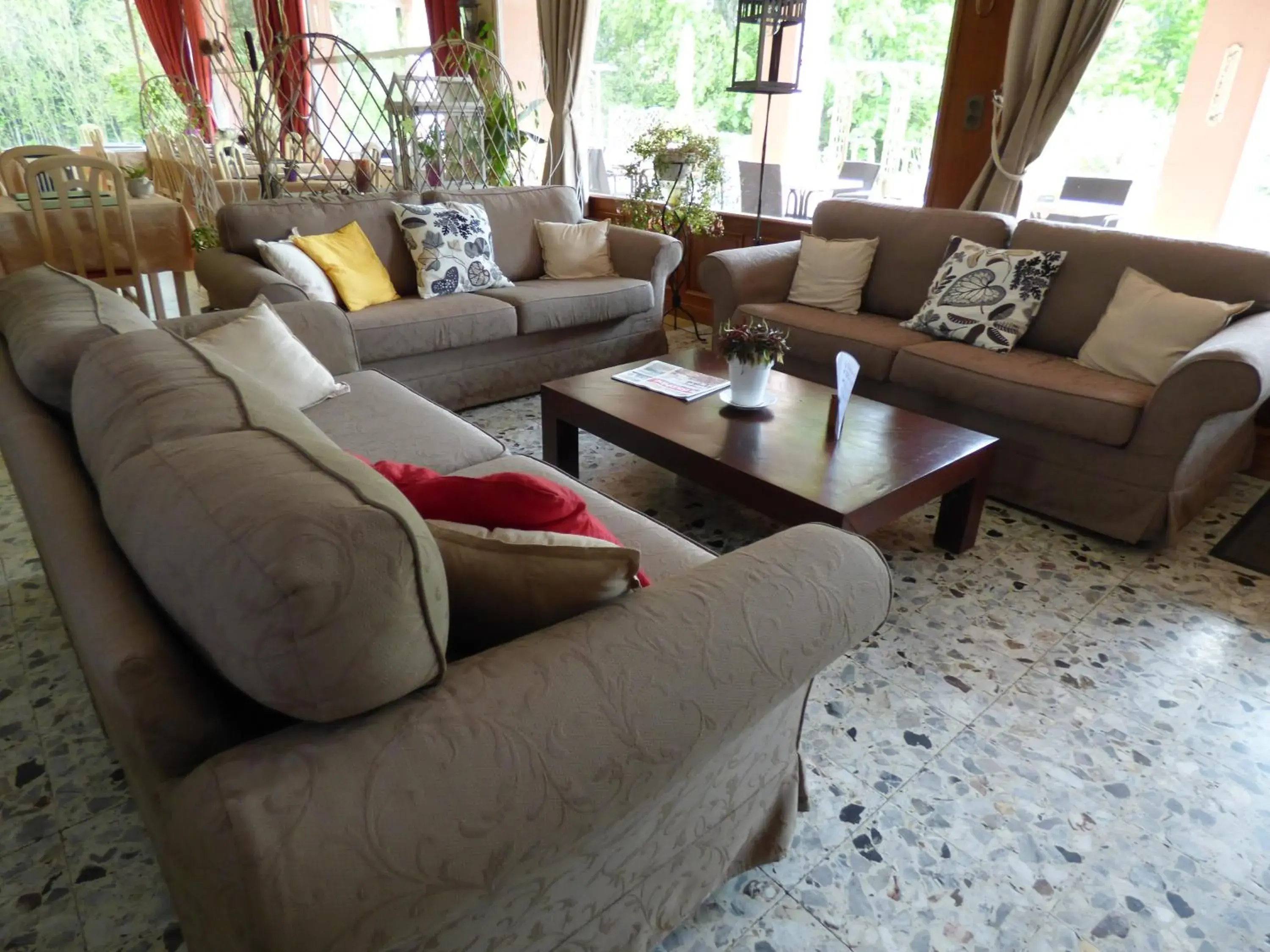 Living room in Logis Hôtels La Crémaillère Living room in Logis Hôtels La Crémaillère