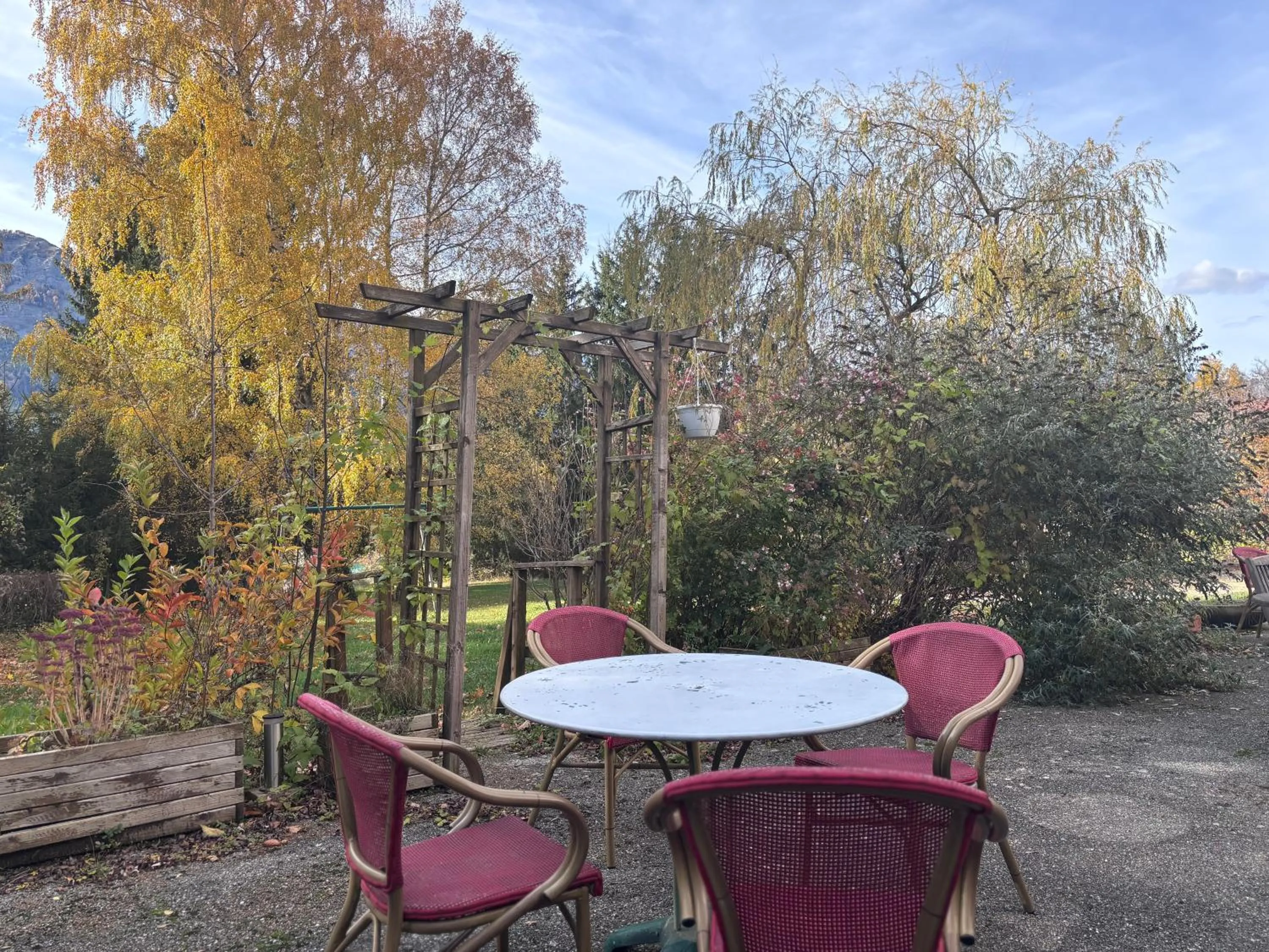 Patio in Logis Hôtels La Crémaillère