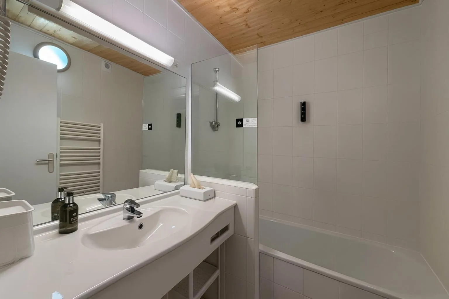 Bathroom in Logis Hôtels La Crémaillère