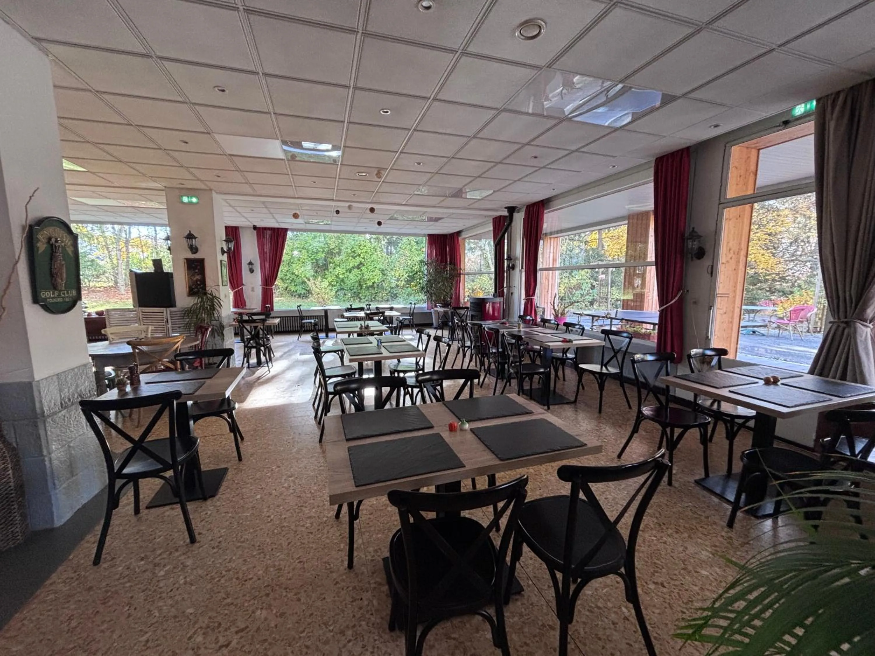 Restaurant/places to eat in Logis Hôtels La Crémaillère