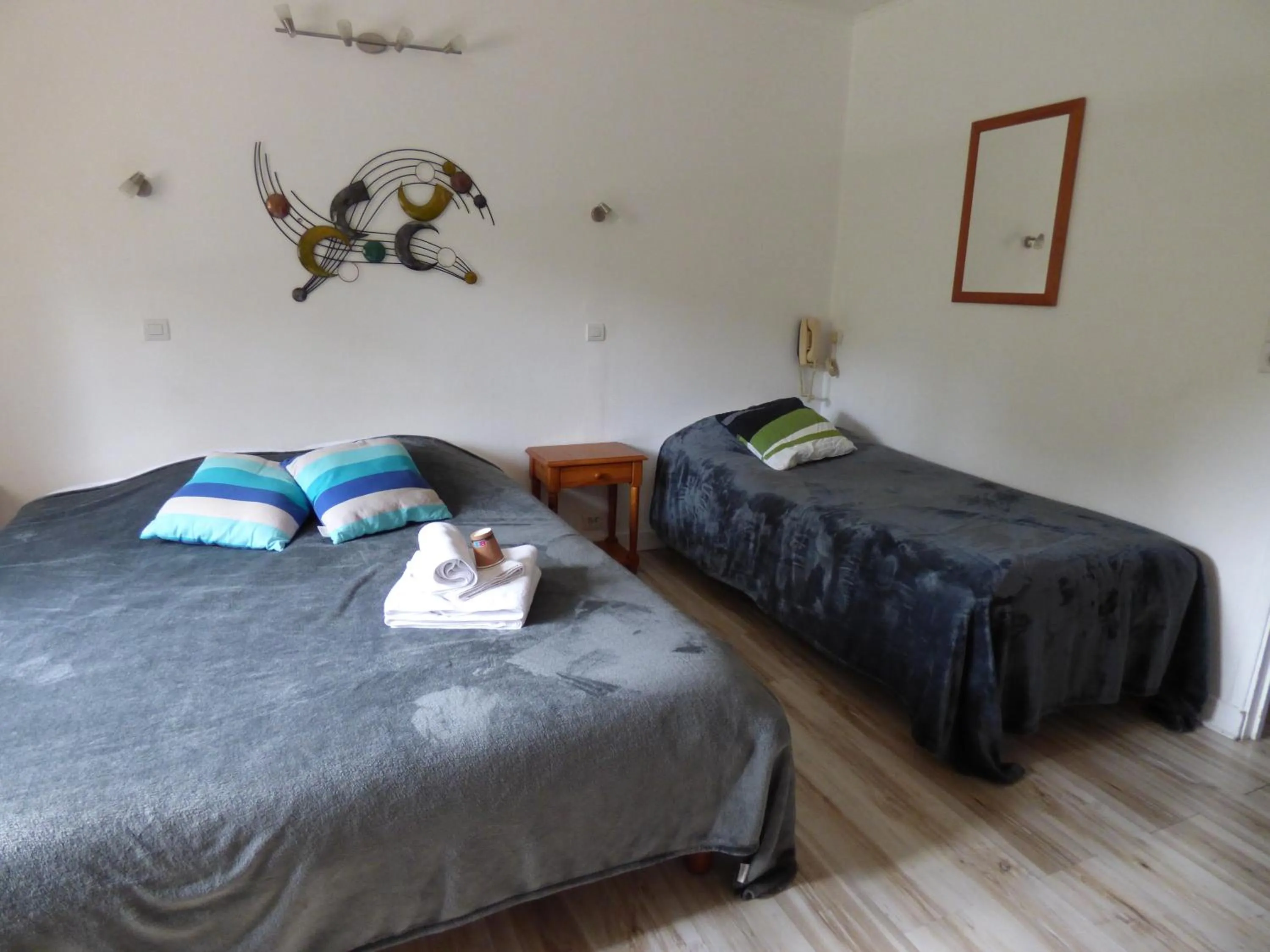 Bed in Logis Hôtels La Crémaillère