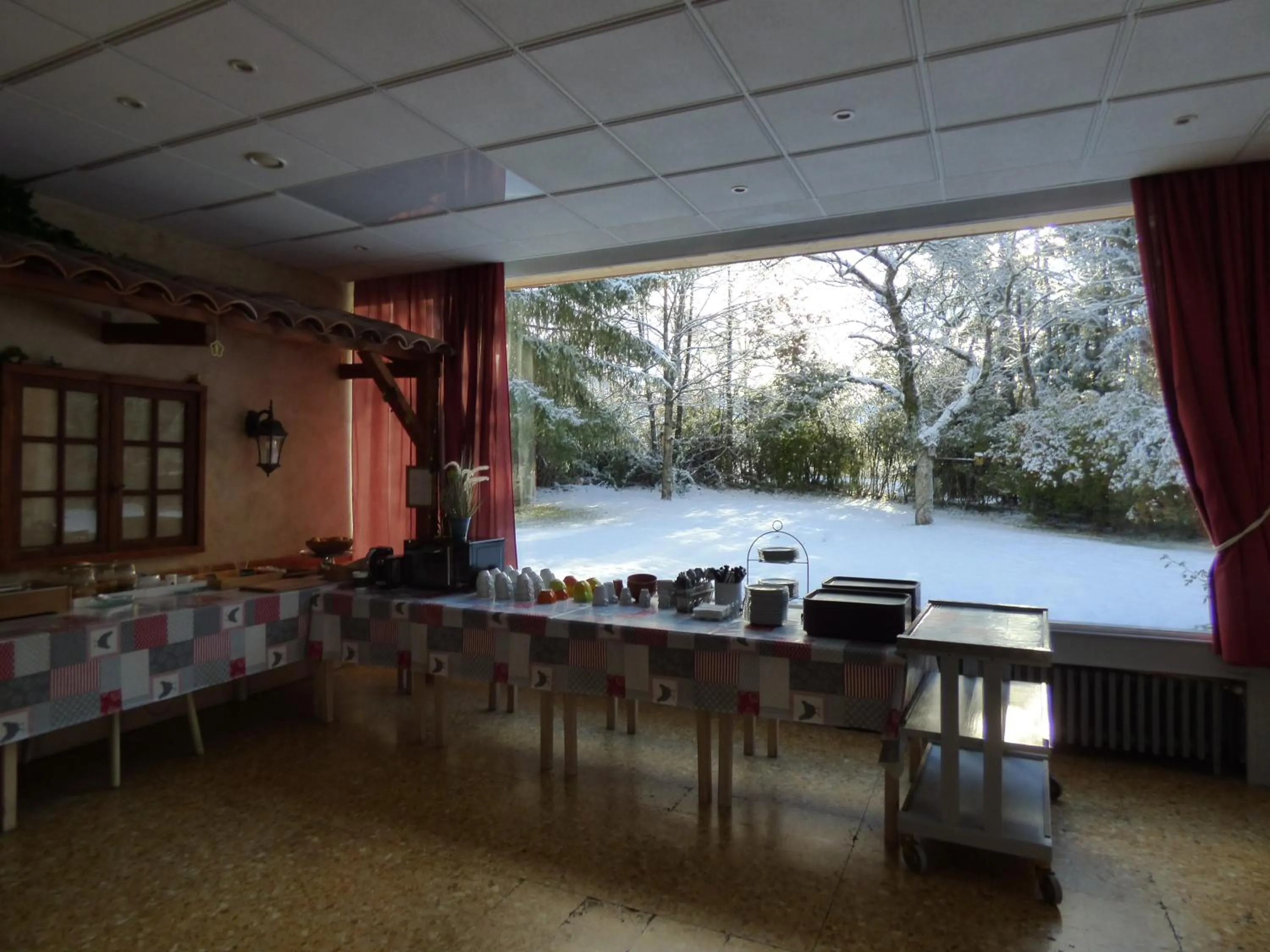 Breakfast in Logis Hôtels La Crémaillère