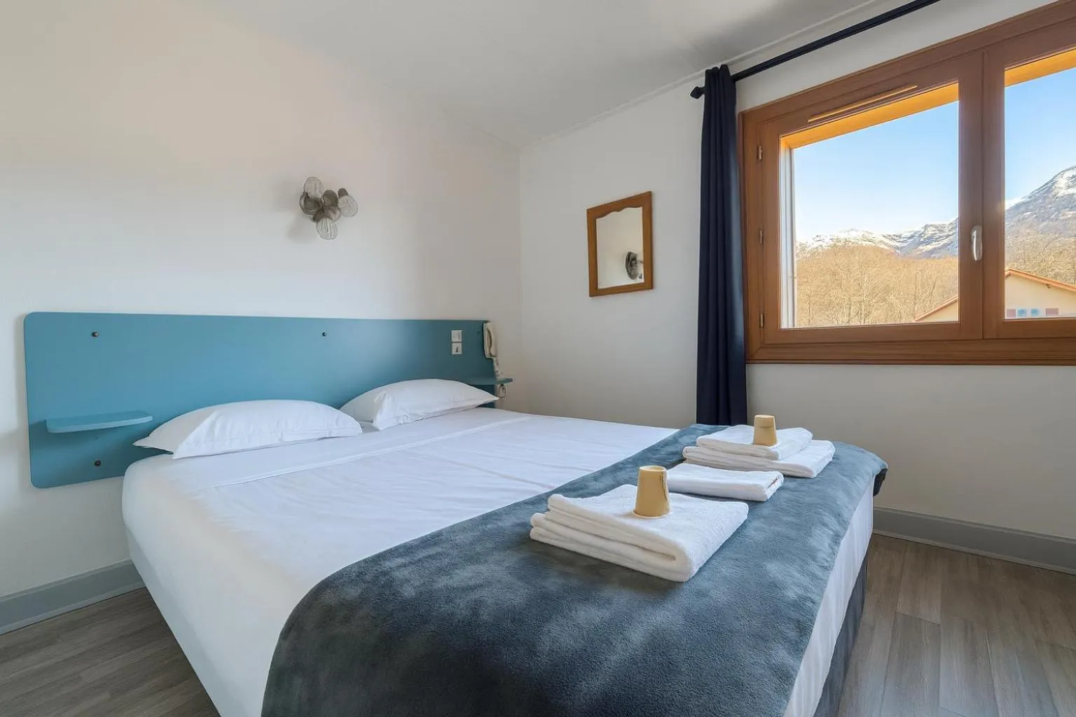 Bed in Logis Hôtels La Crémaillère