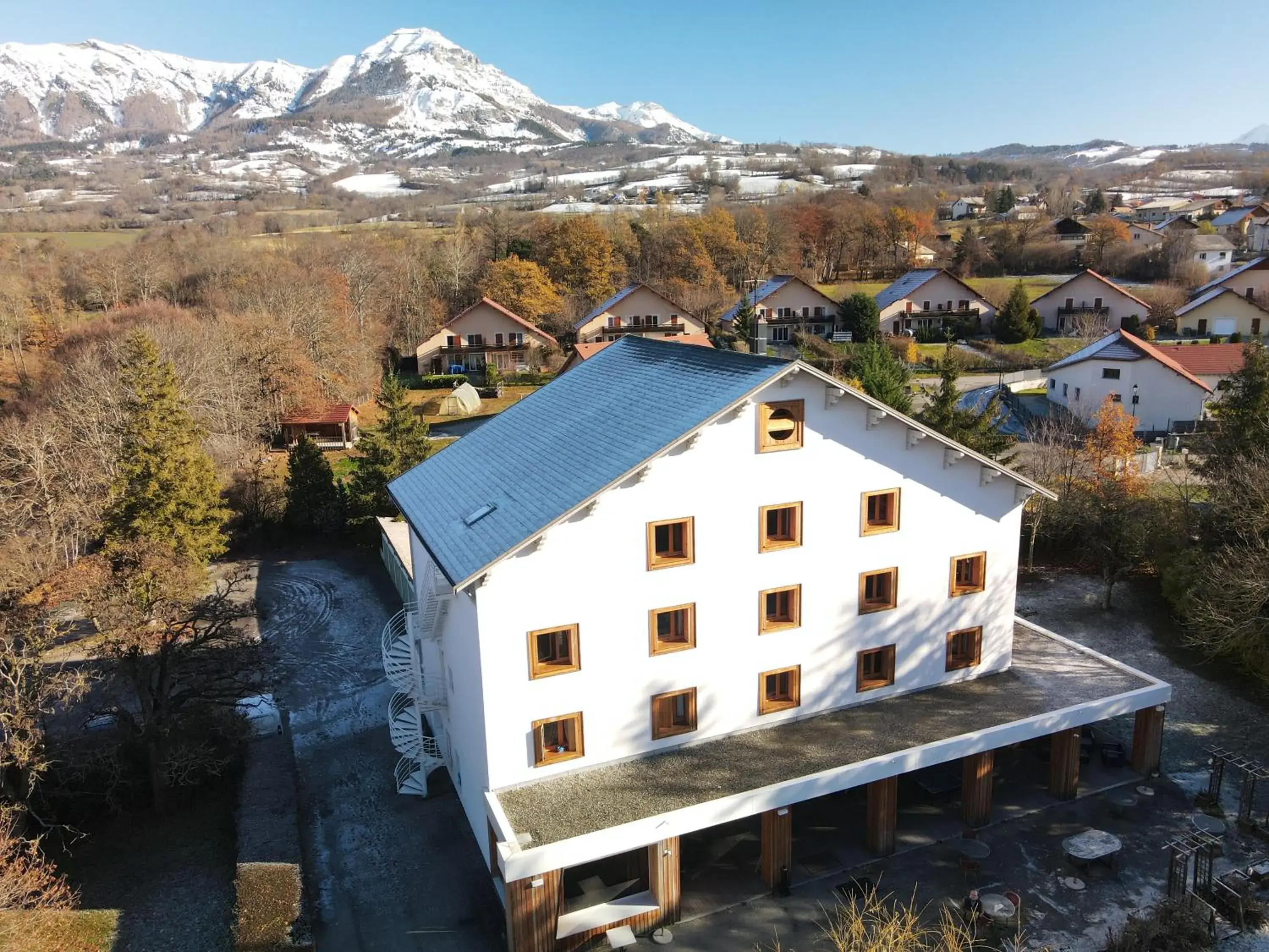 Property building in Logis Hôtels La Crémaillère Property building in Logis Hôtels La Crémaillère