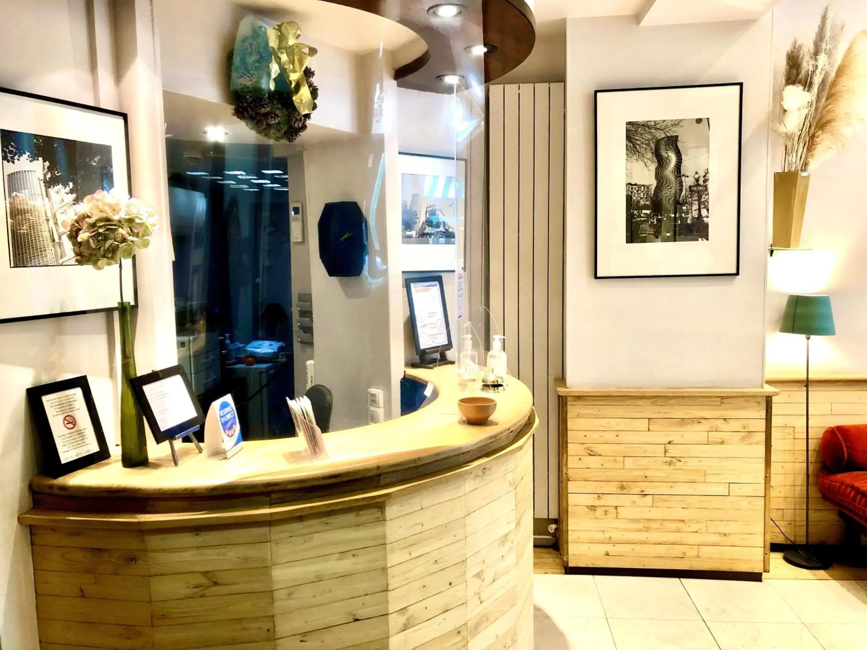 Lobby or reception in Hôtel Odessa Montparnasse Lobby or reception in Hôtel Odessa Montparnasse