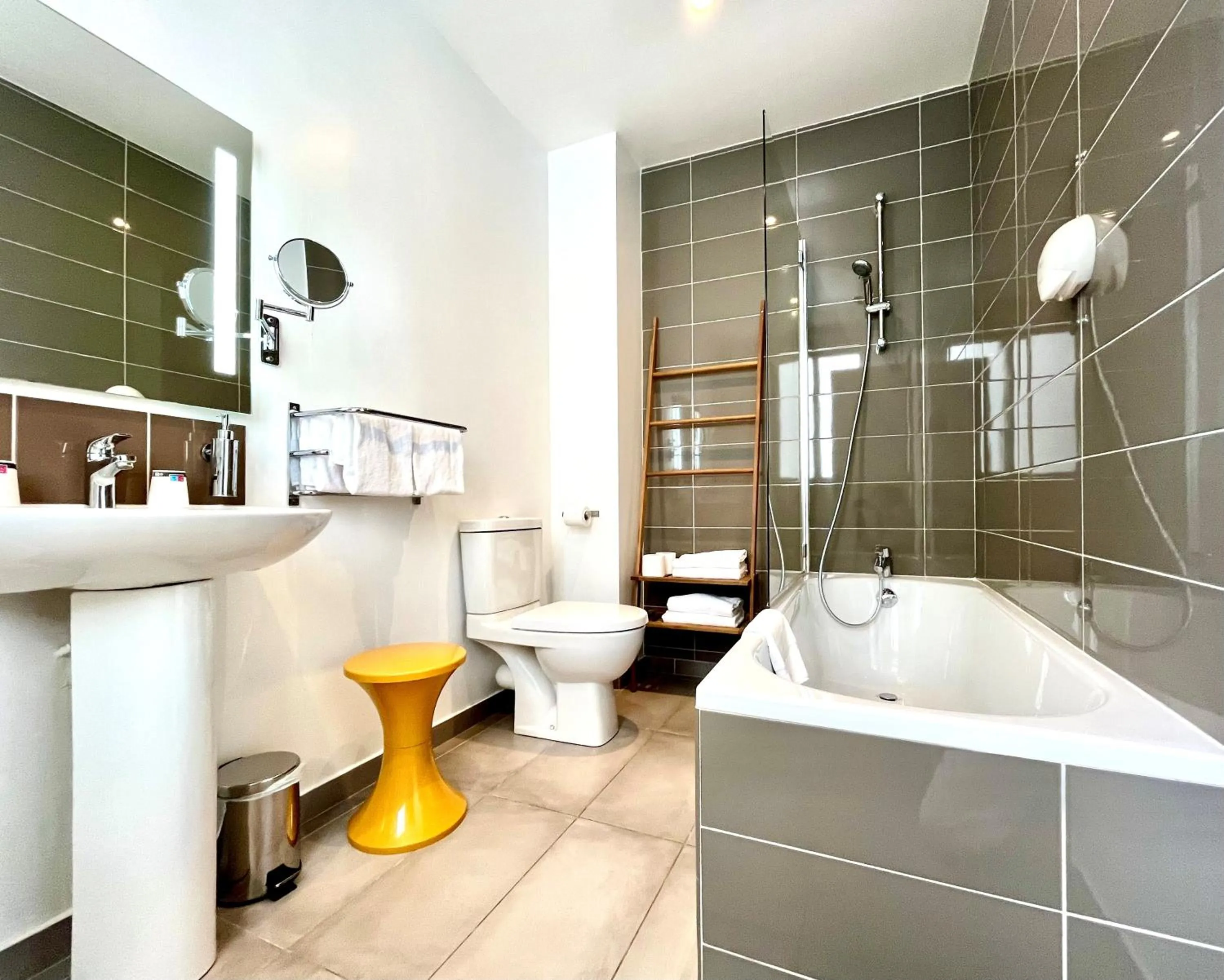 Toilet in Hôtel Odessa Montparnasse