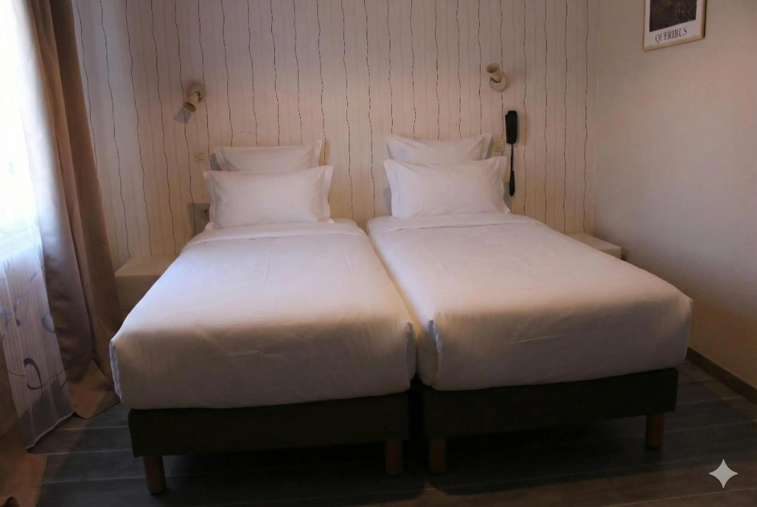 Bed in Hôtel Restaurant Mas Le Châtelet