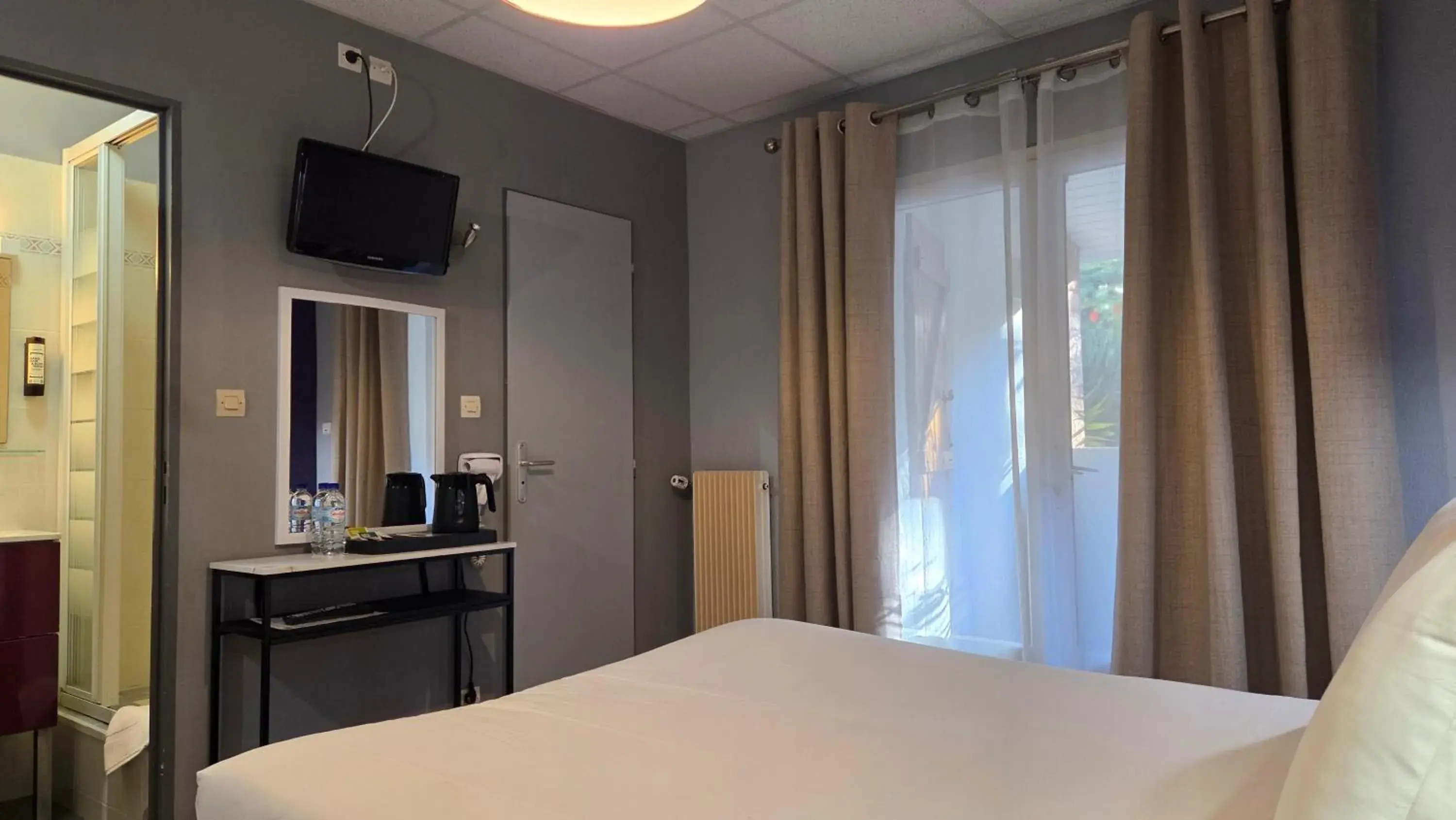 Bed in Hôtel Restaurant Mas Le Châtelet Bed in Hôtel Restaurant Mas Le Châtelet