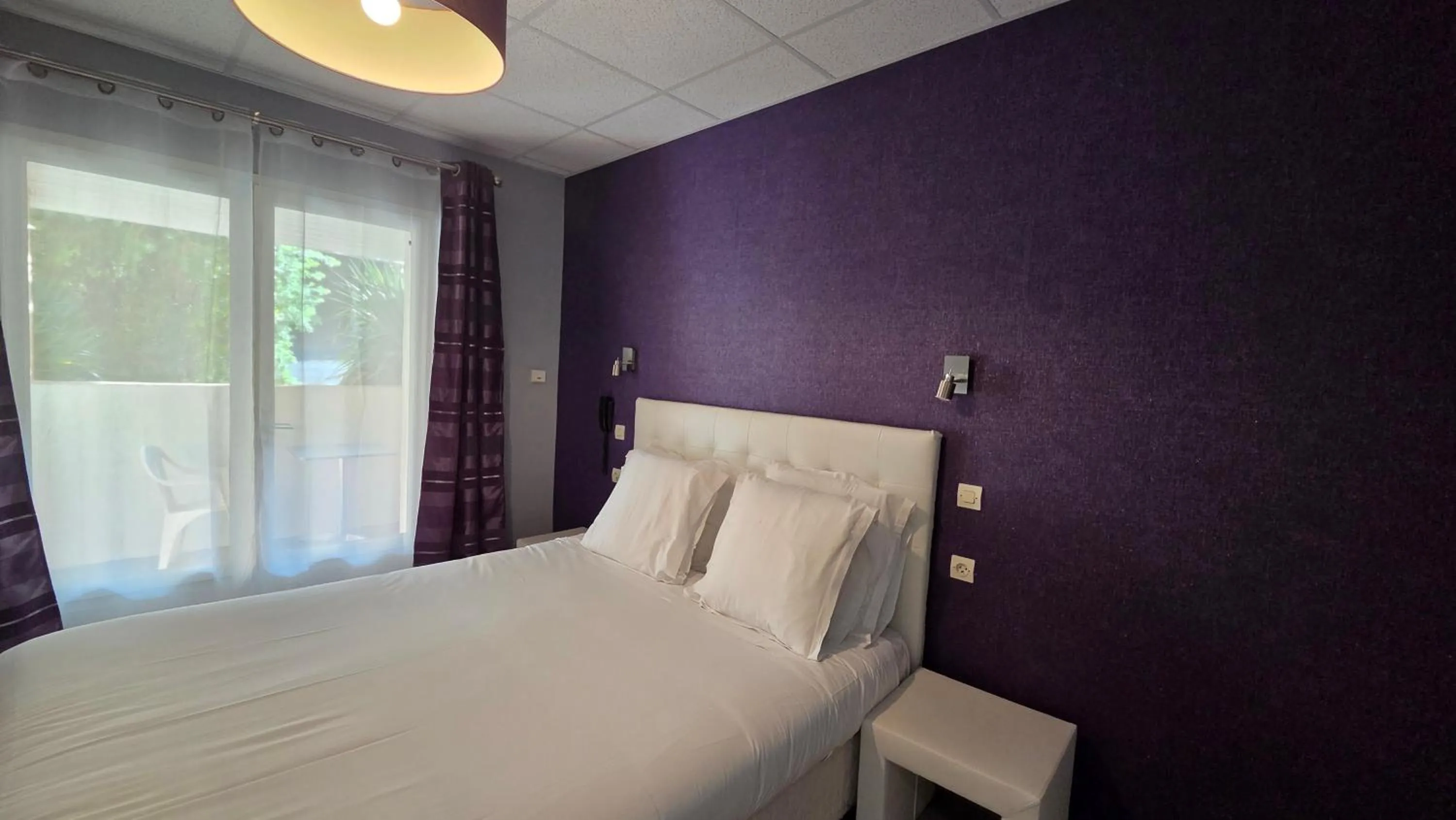 Double Room with Terrace in Hôtel Restaurant Mas Le Châtelet