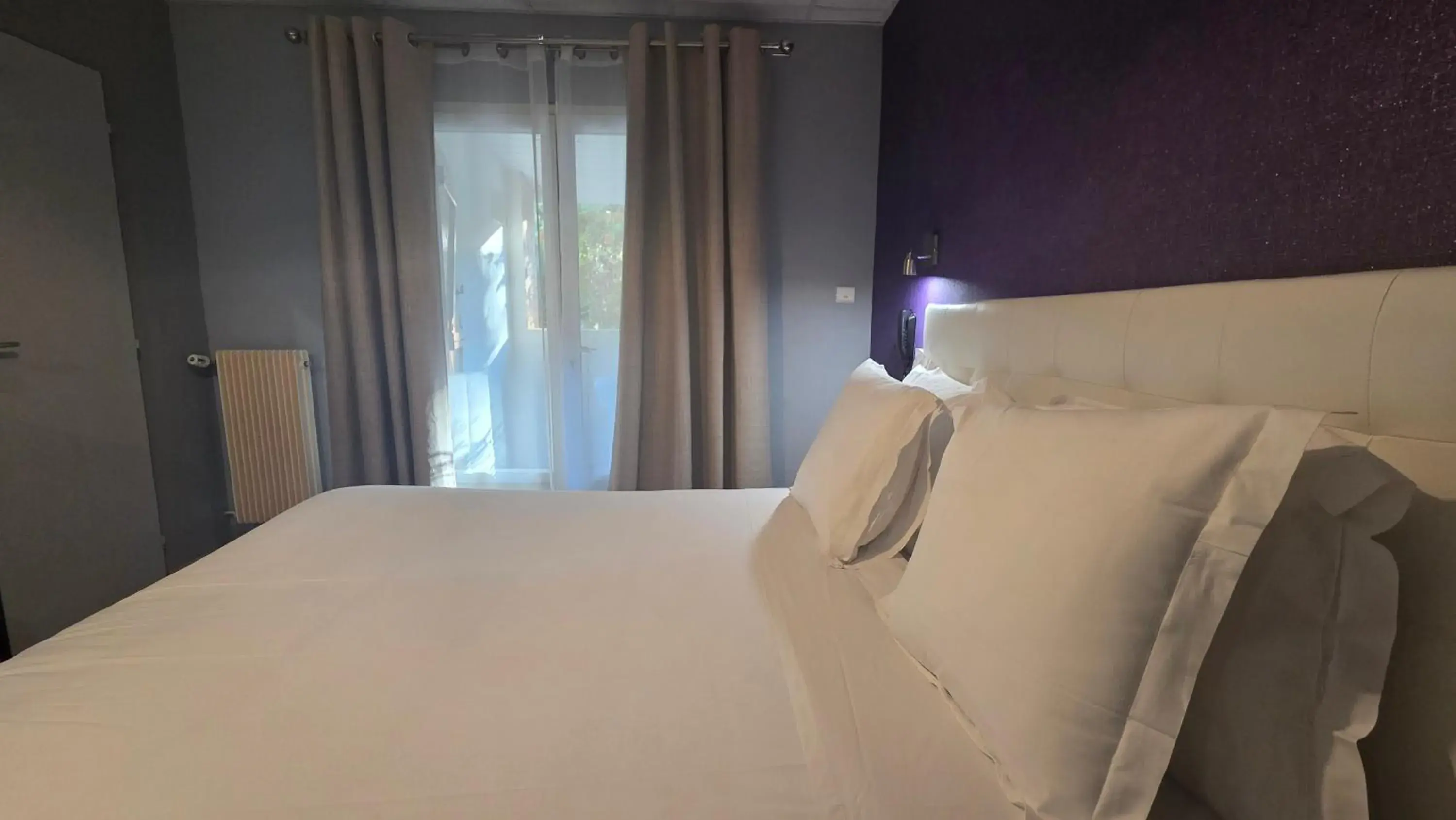 Bed in Hôtel Restaurant Mas Le Châtelet Bed in Hôtel Restaurant Mas Le Châtelet