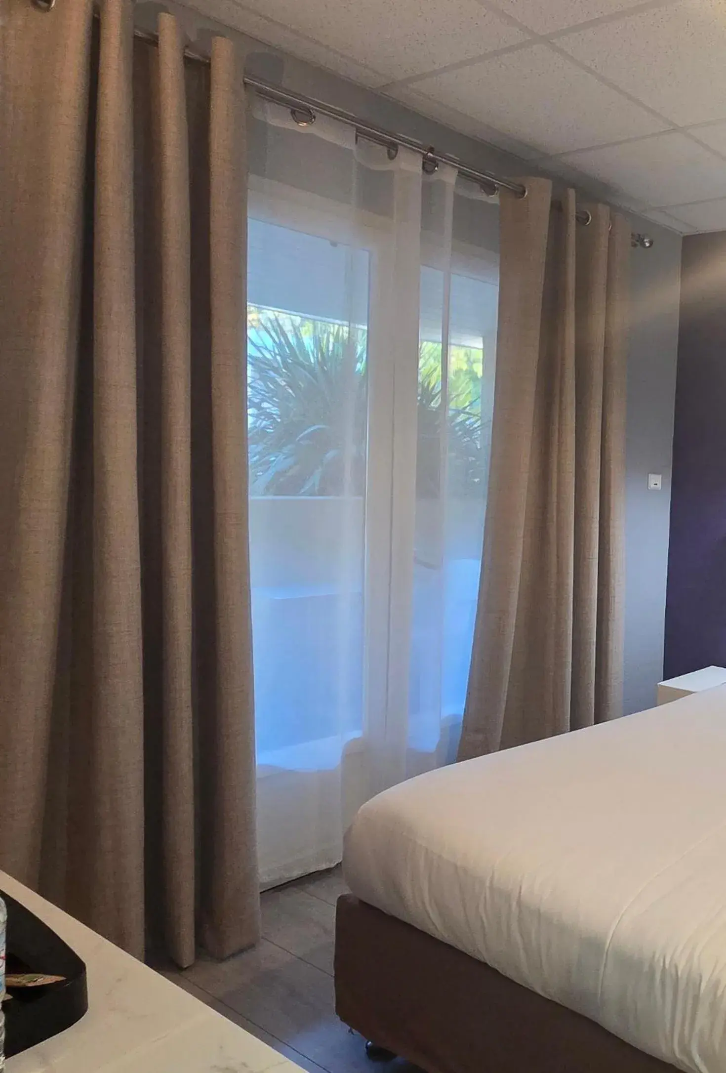 Patio, Bed in Hôtel Restaurant Mas Le Châtelet Patio, Bed in Hôtel Restaurant Mas Le Châtelet