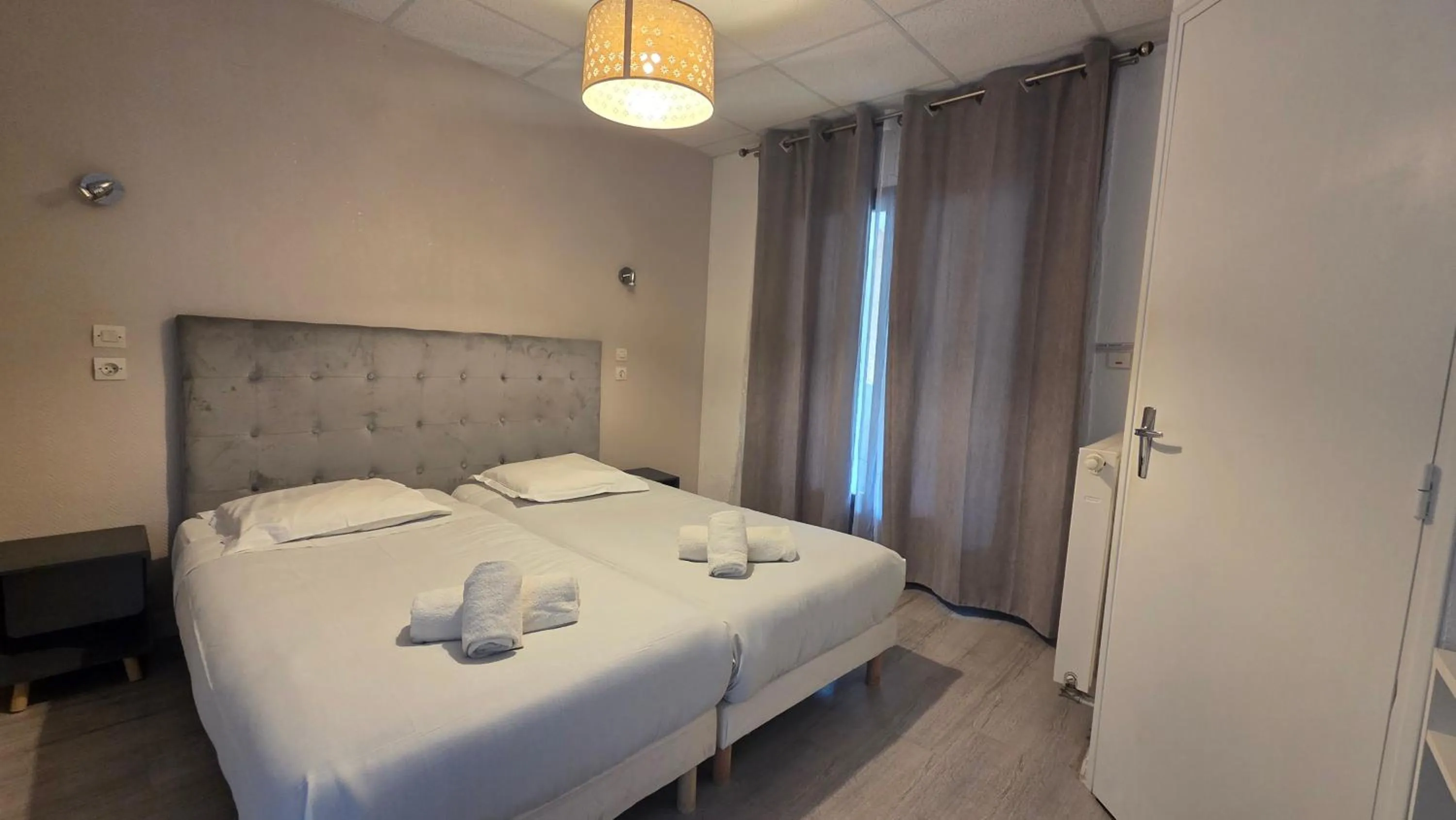 Twin Room in Hôtel Restaurant Mas Le Châtelet