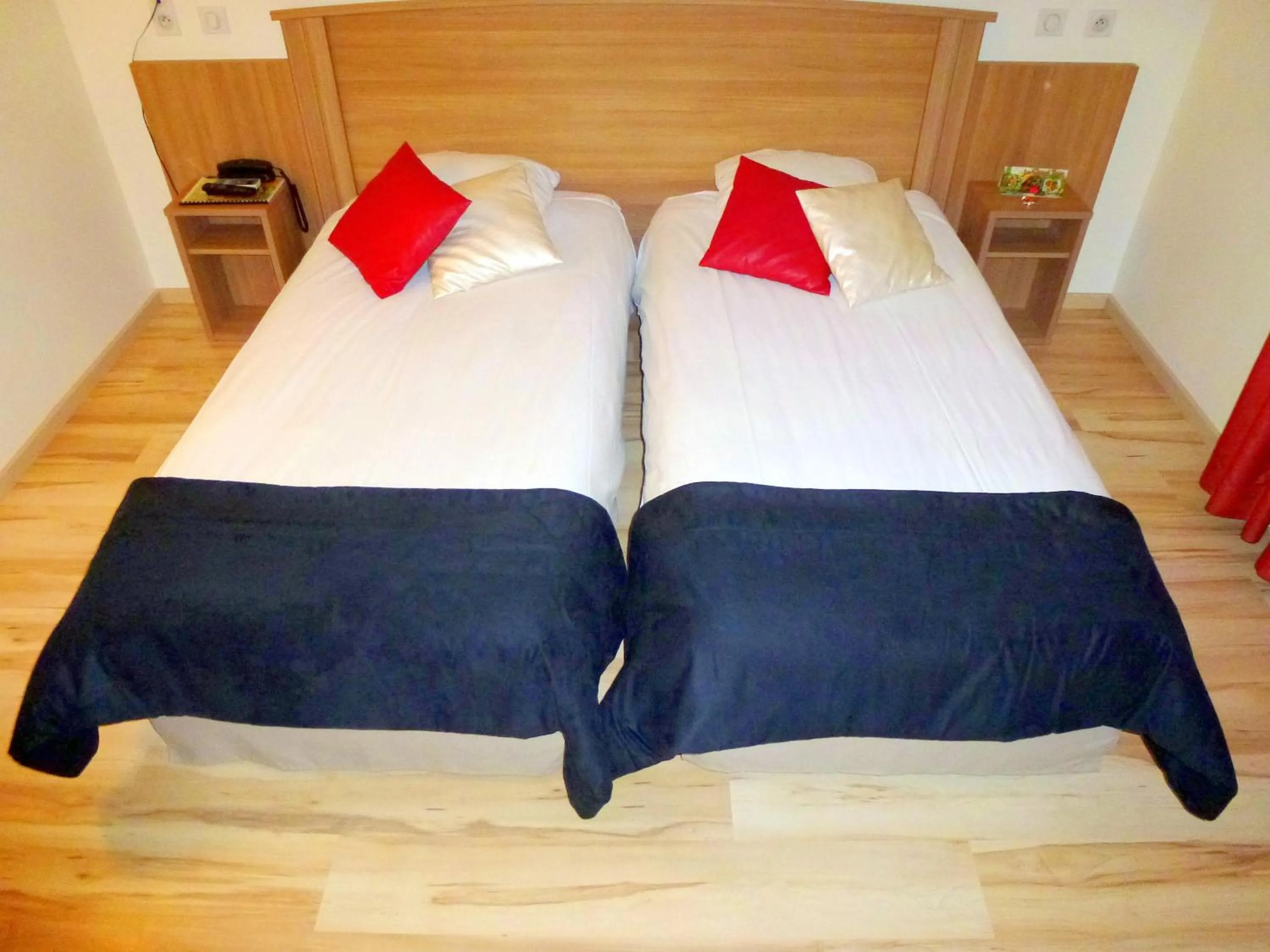 Bedroom, Bed in Logis Hotel Restaurant Le Grand Turc