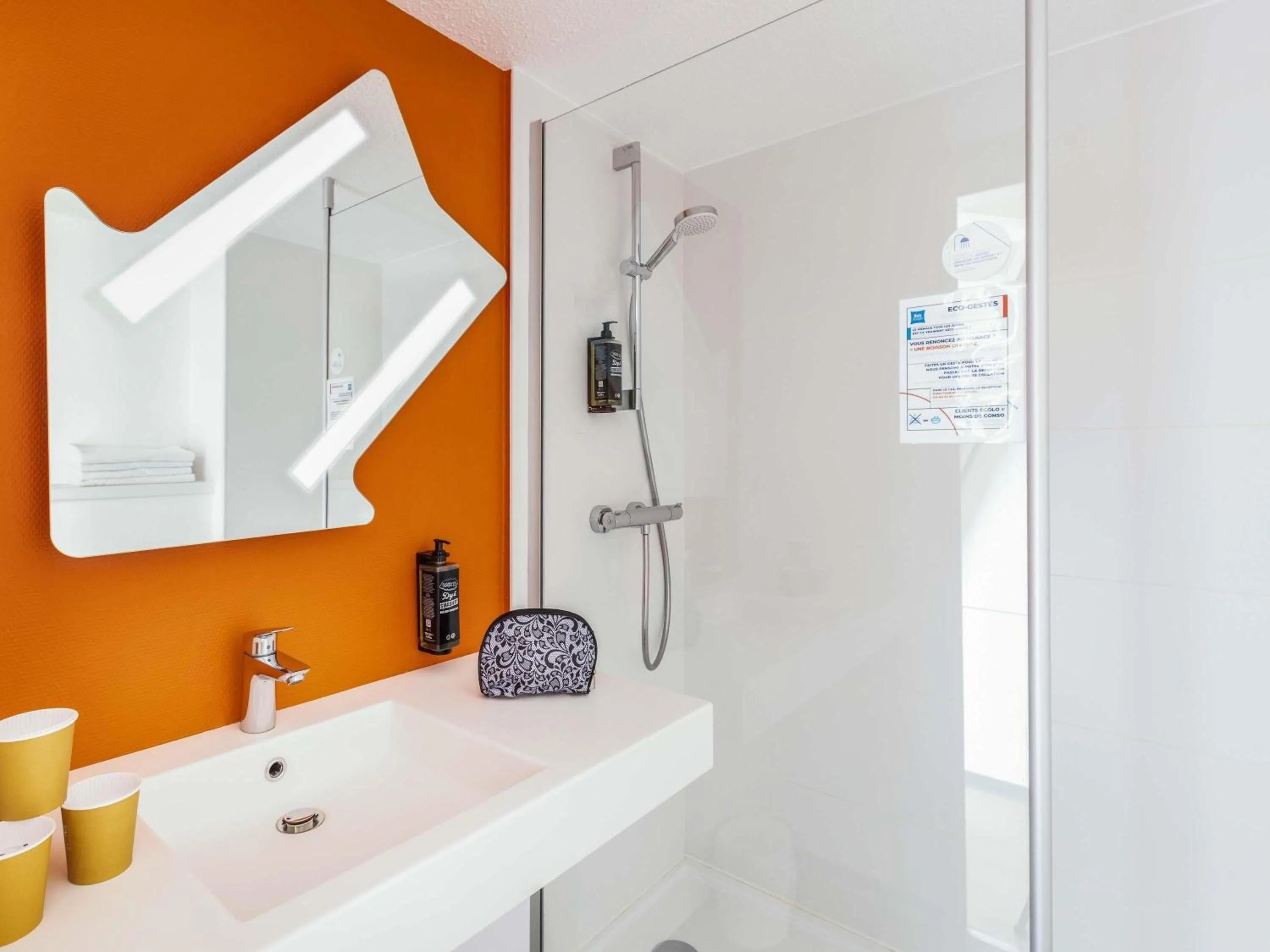 Bedroom in ibis budget Nancy Porte Sud