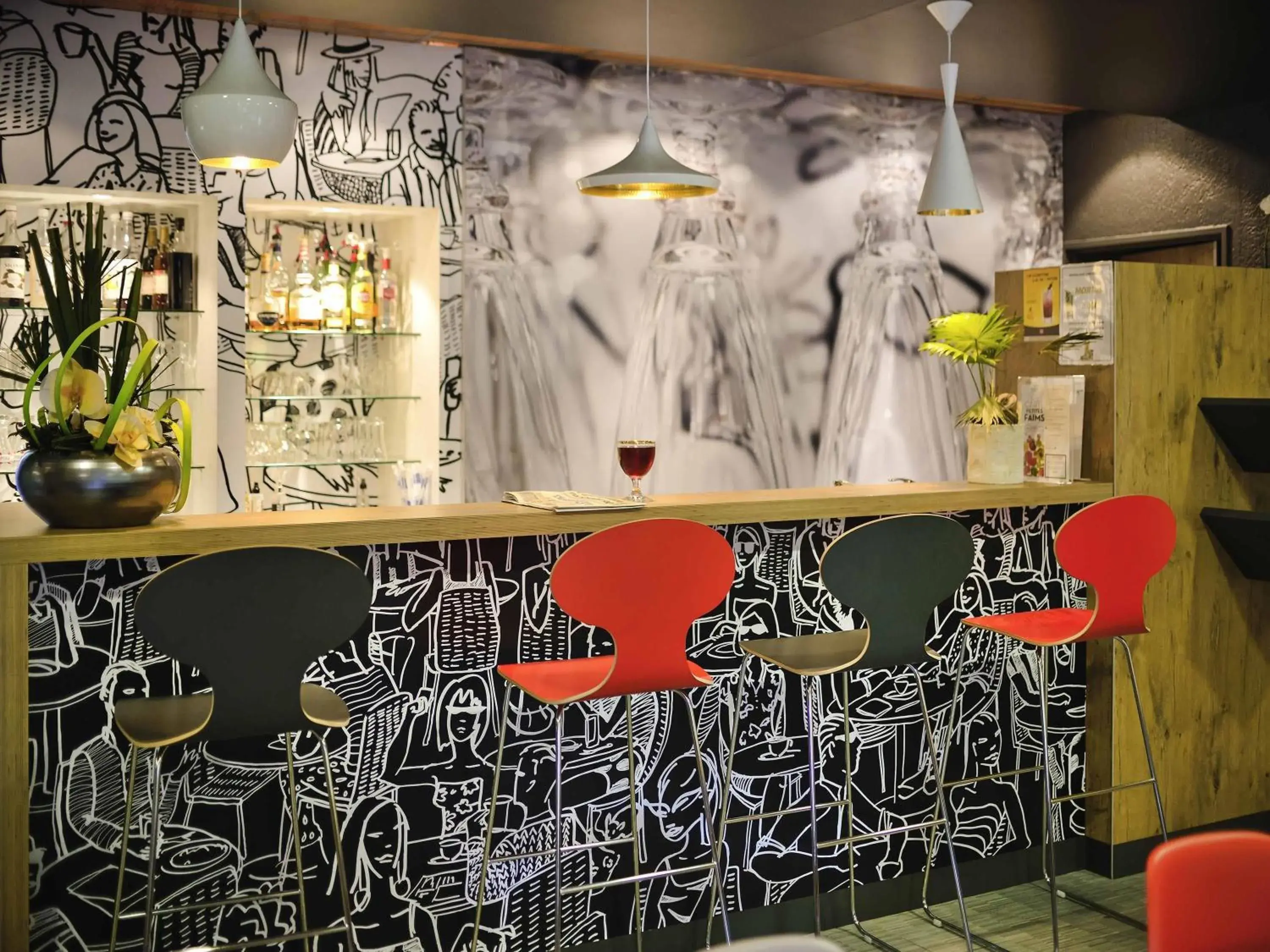 Lounge or bar in ibis Avignon Centre Pont De L'Europe Lounge or bar in ibis Avignon Centre Pont De L'Europe