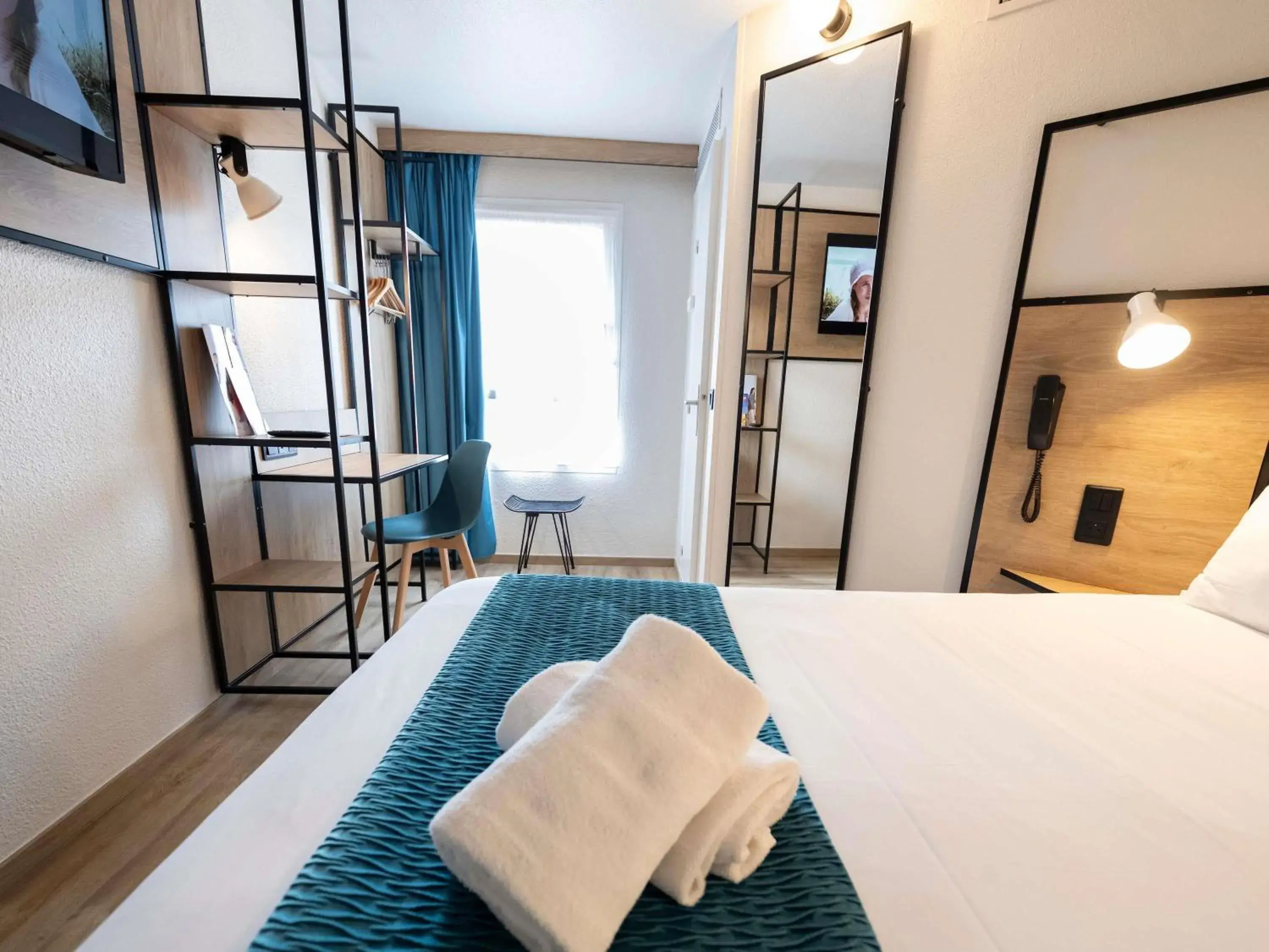 Bedroom, Bed in ibis Avignon Centre Pont De L'Europe Bedroom, Bed in ibis Avignon Centre Pont De L'Europe