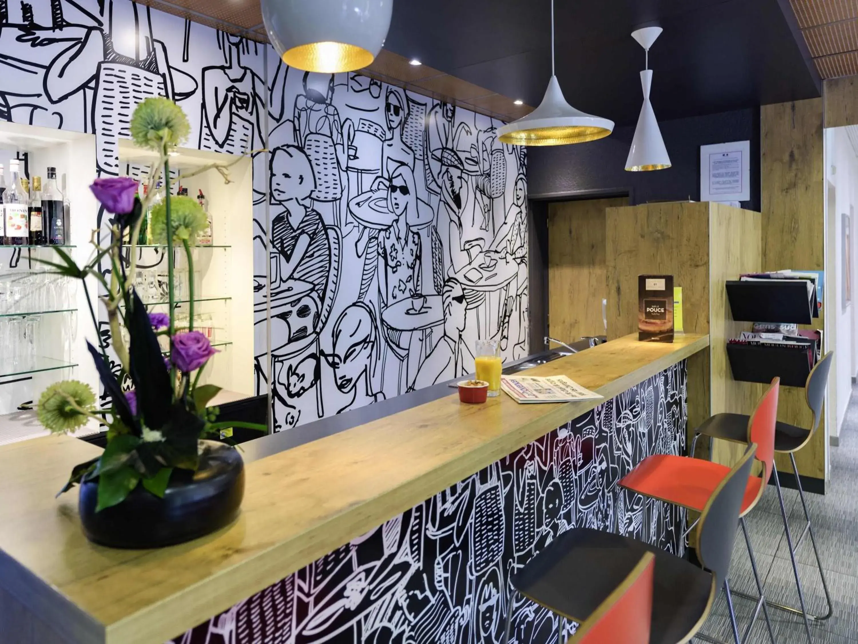 Lounge or bar in ibis Avignon Centre Pont De L'Europe Lounge or bar in ibis Avignon Centre Pont De L'Europe