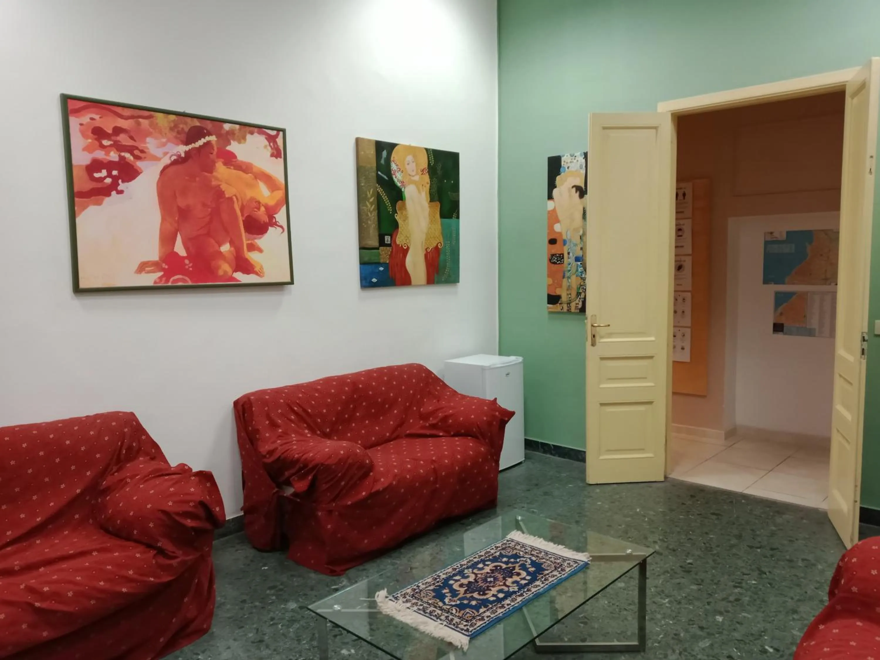 Communal lounge/ TV room in Al Torrione B&B