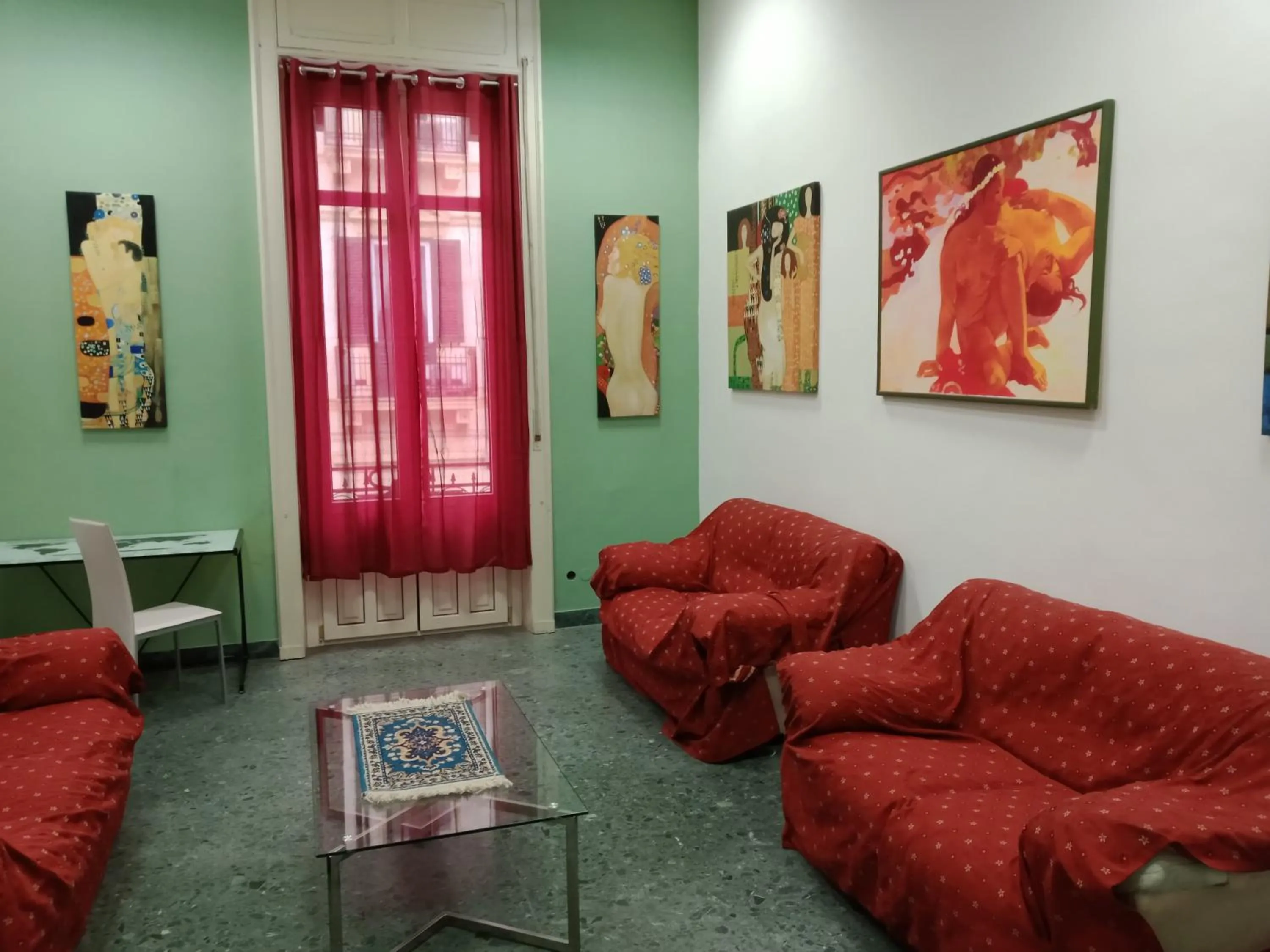 Communal lounge/ TV room in Al Torrione B&B