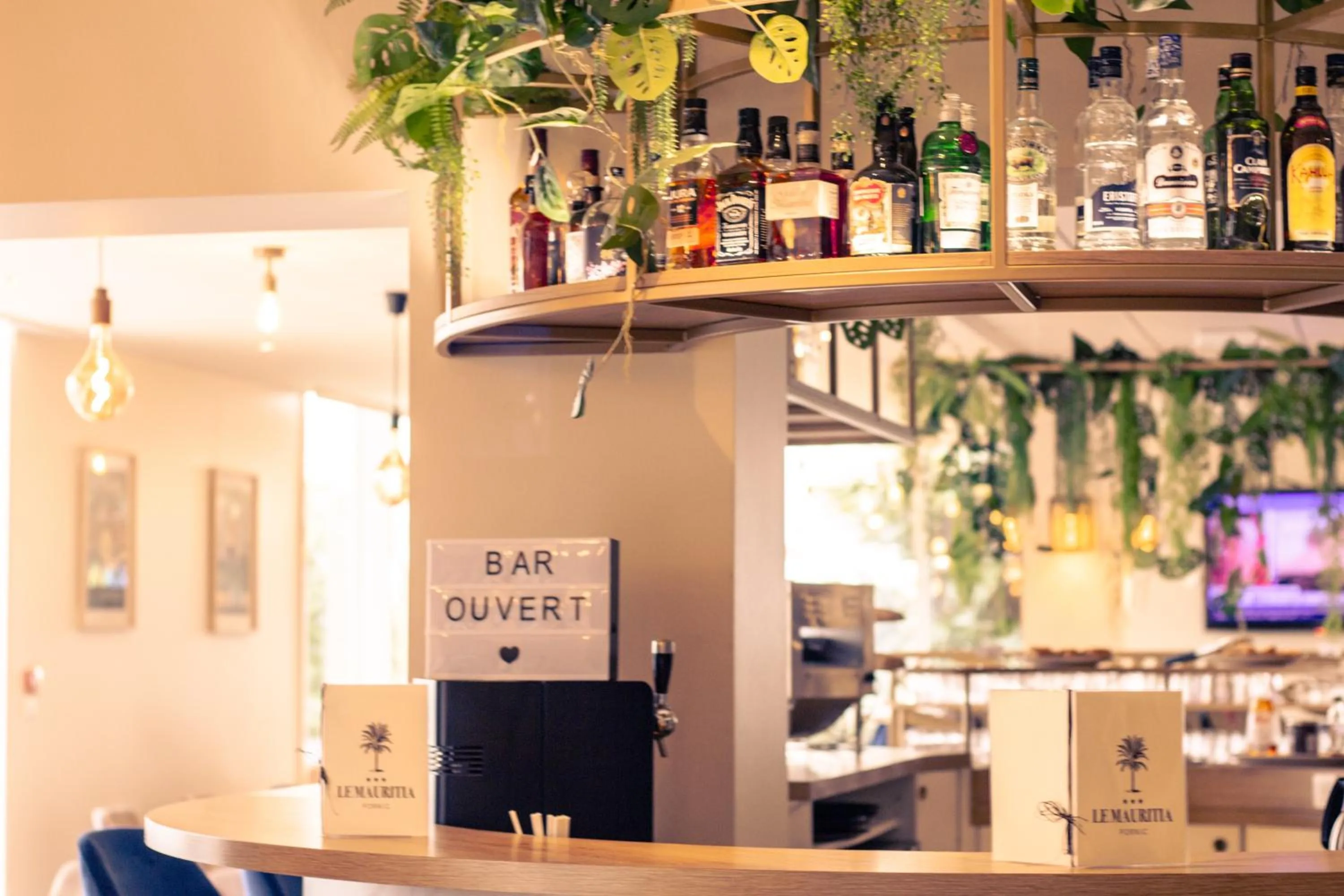 Lounge or bar in Le Mauritia Hotel et Spa