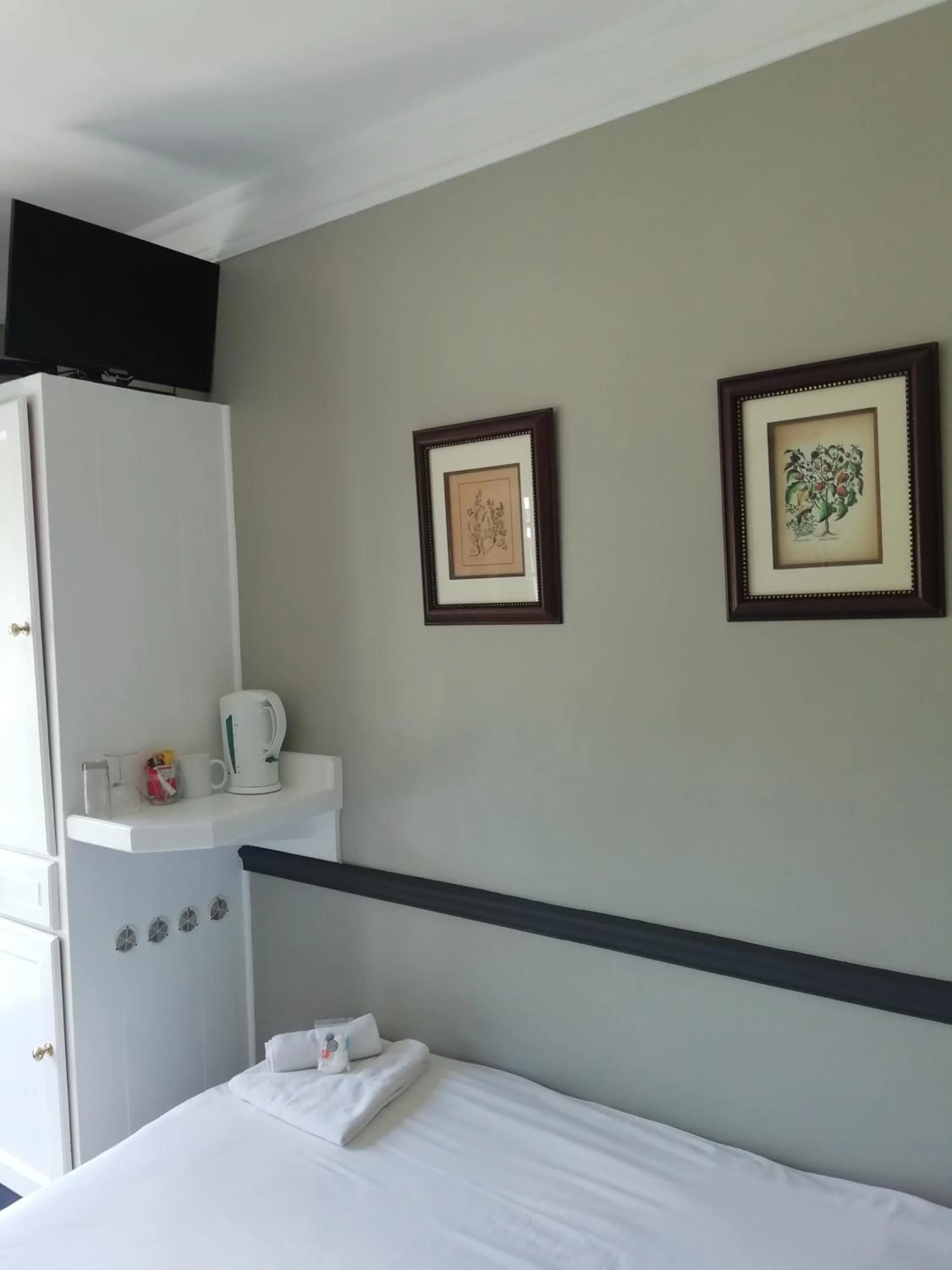 Coffee/tea facilities, Bed in Oakwood Lodge