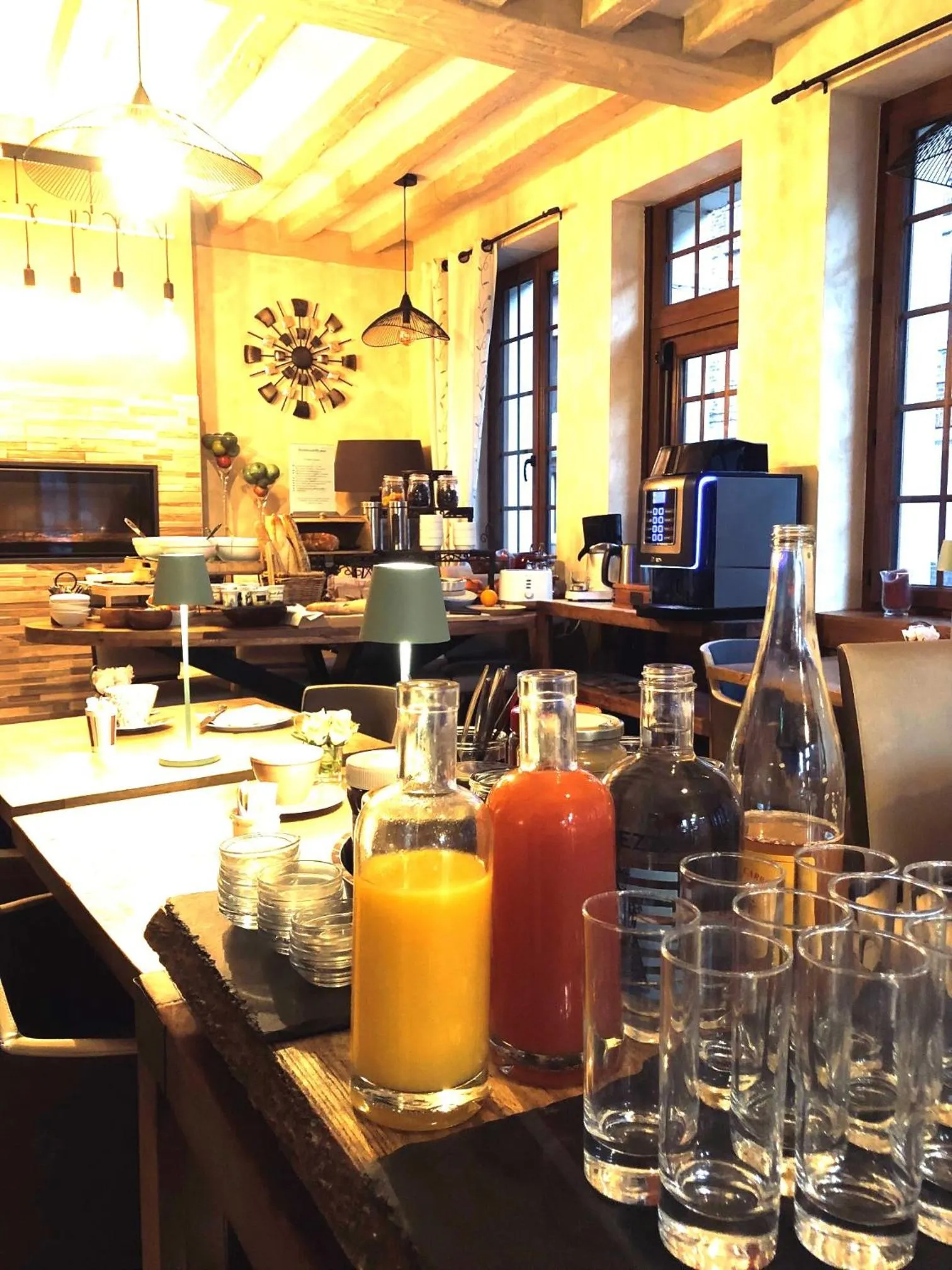 Buffet breakfast in Logis Hôtel Restaurant Spa L'auberge Du President