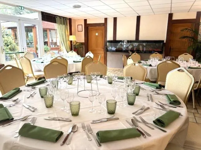 Restaurant/places to eat in Logis Hôtel Restaurant Spa L'auberge Du President