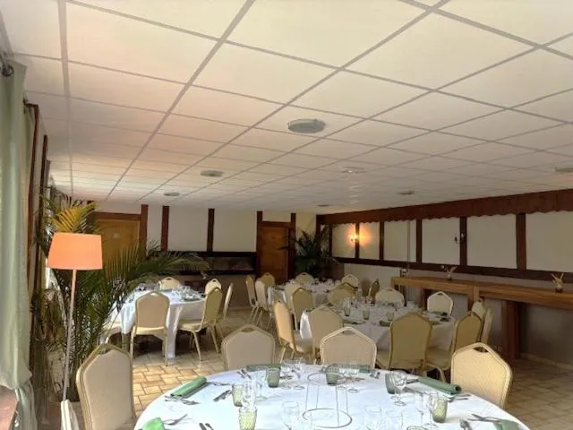 Restaurant/places to eat in Logis Hôtel Restaurant Spa L'auberge Du President