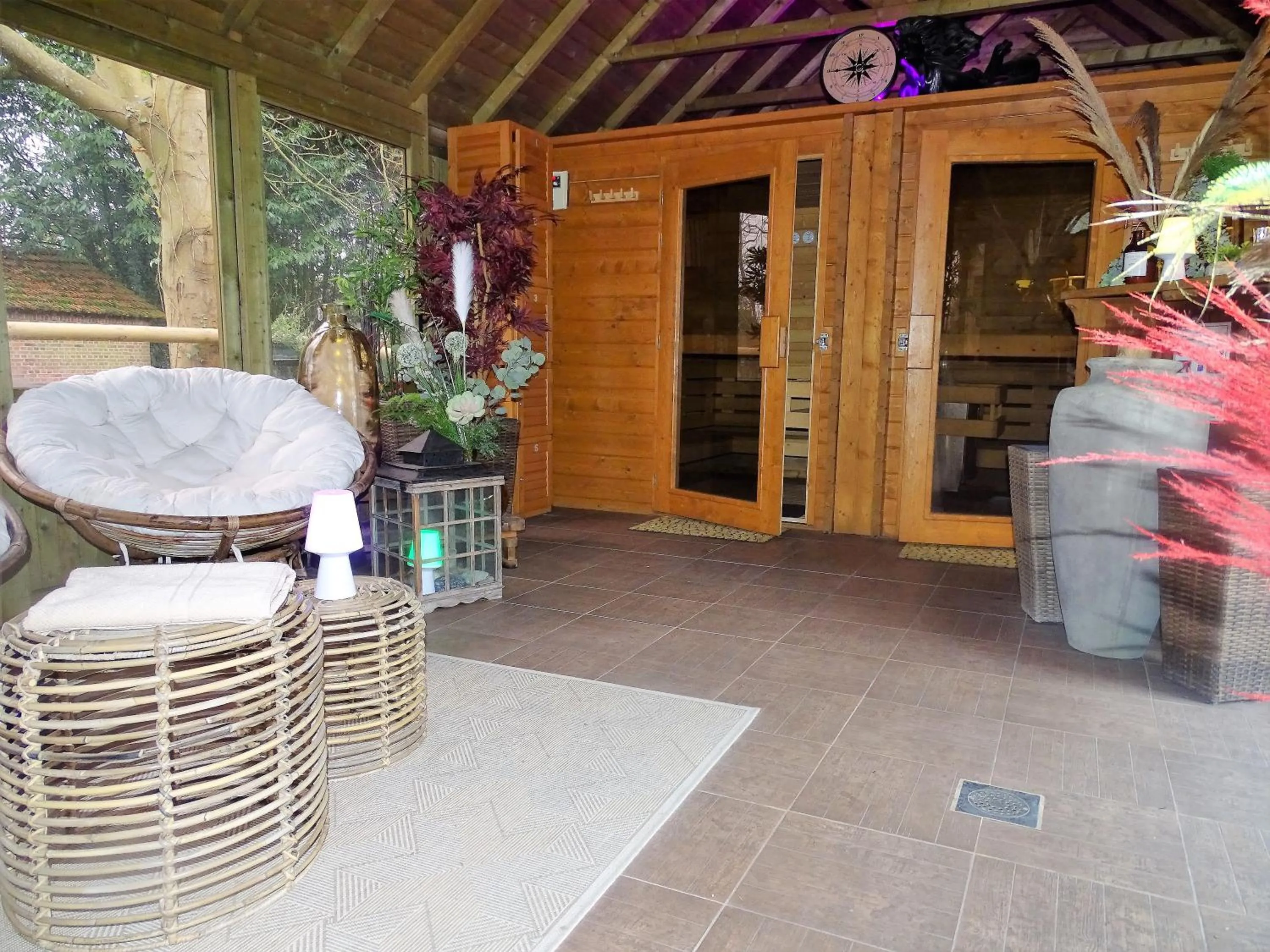 Spa and wellness centre/facilities in Logis Hôtel Restaurant Spa L'auberge Du President