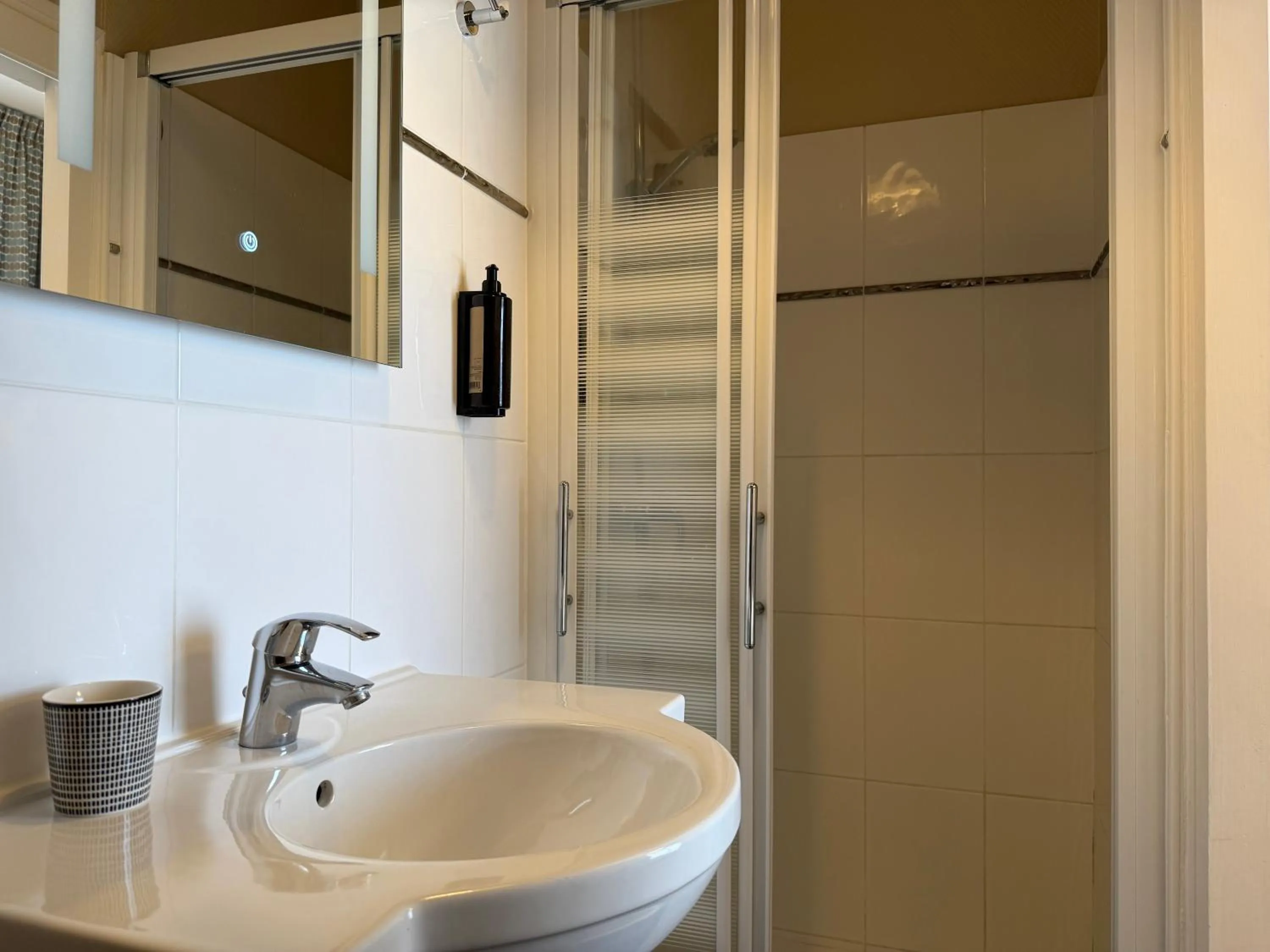 Bathroom in Hotel des Pins