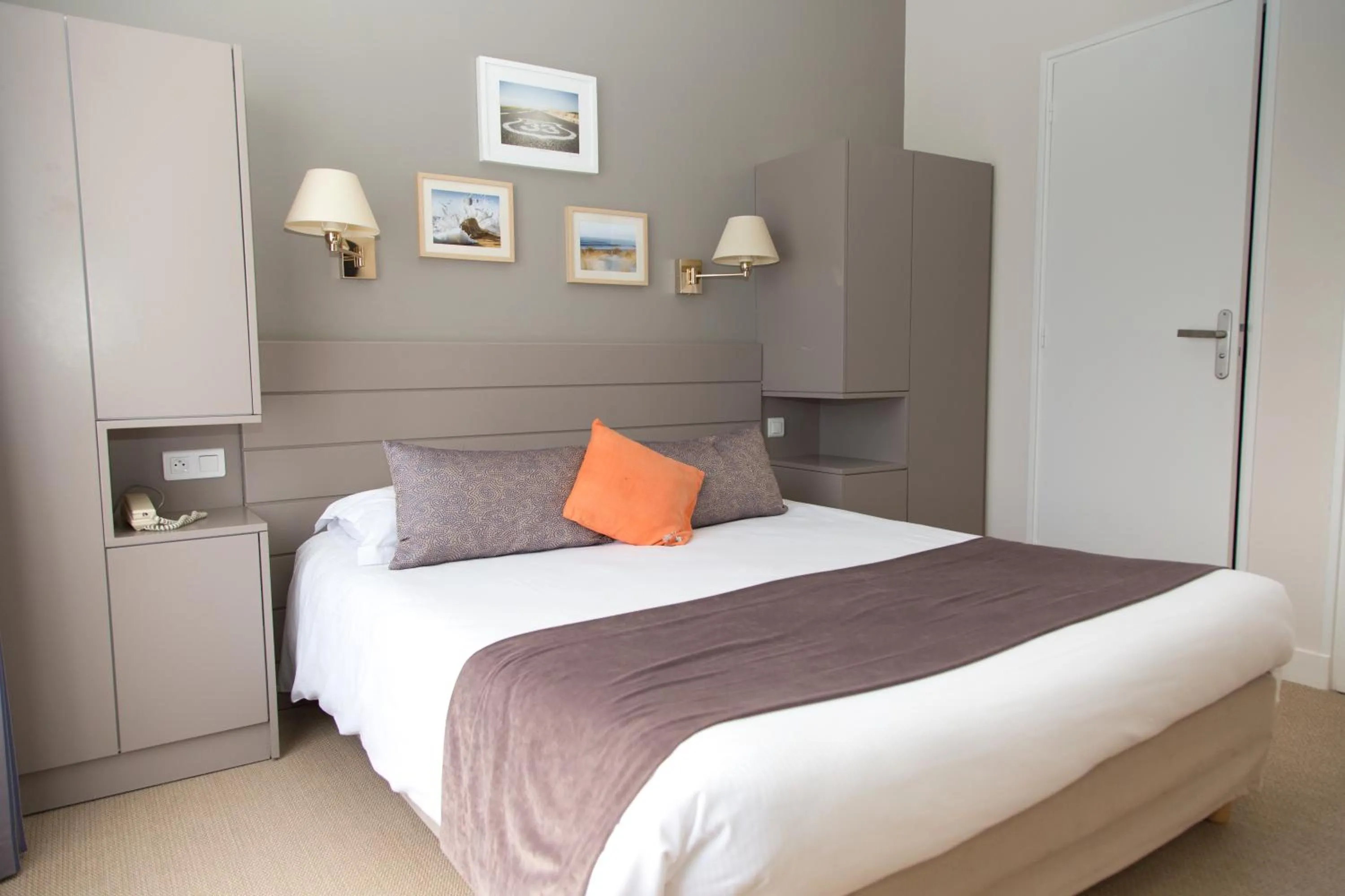 Bedroom, Bed in Hotel des Pins